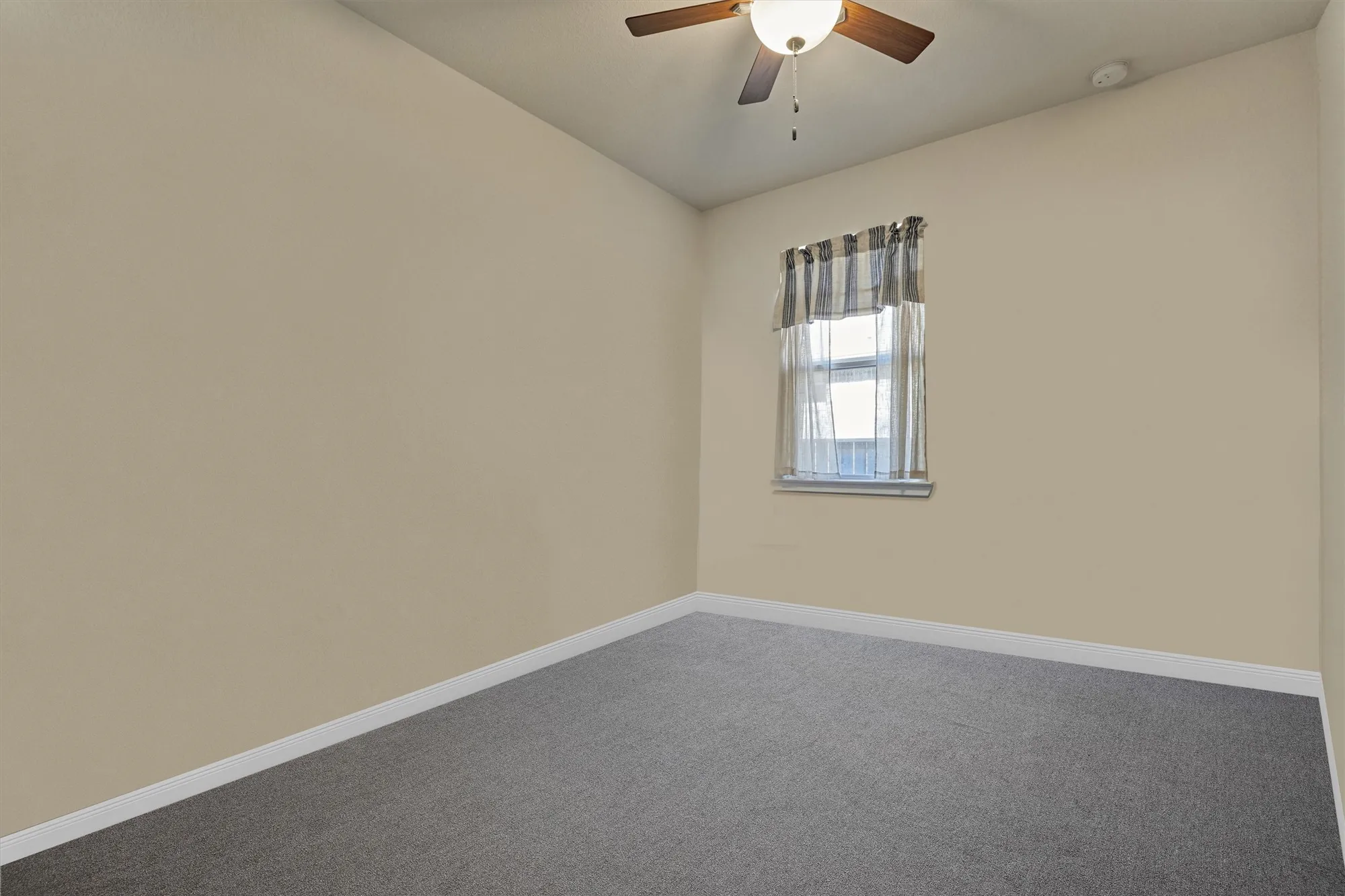 Property Slideshow image 28 of 41 | 332 n arrowhead ln, Montgomery, TX, 77316