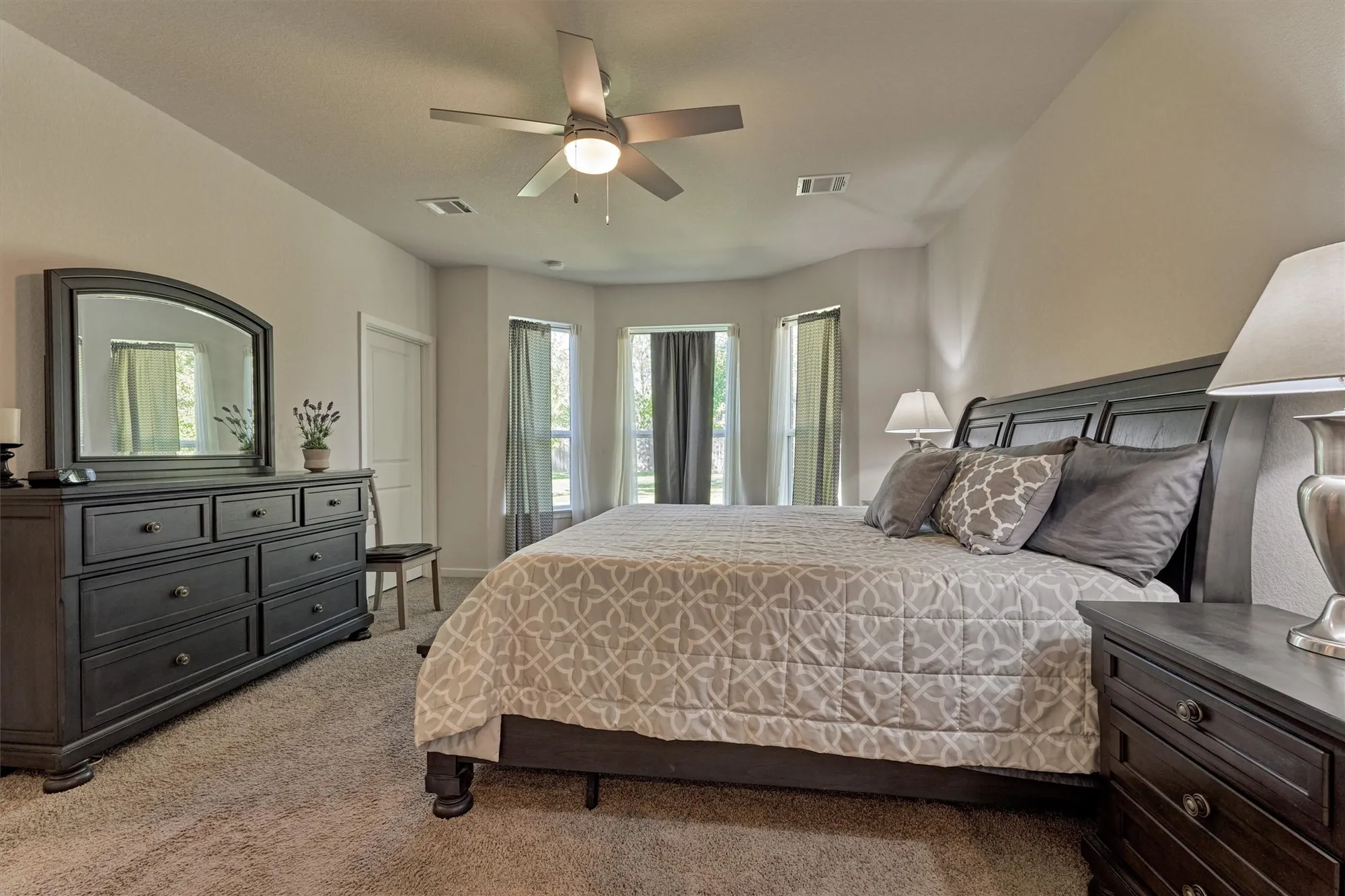 Property Slideshow image 21 of 41 | 332 n arrowhead ln, Montgomery, TX, 77316