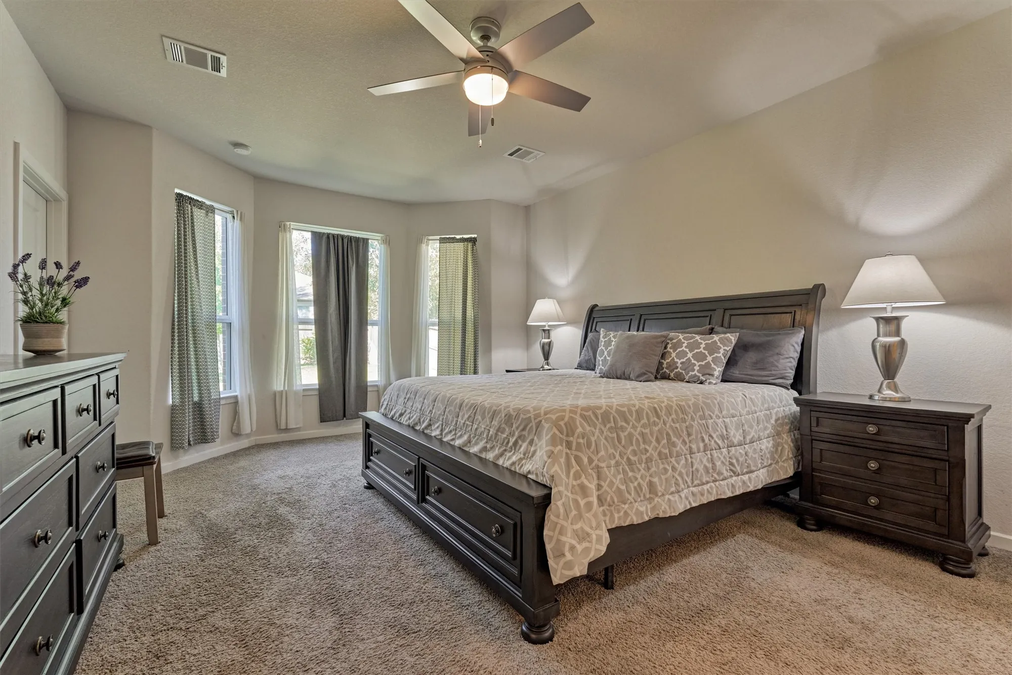 Property Slideshow image 22 of 41 | 332 n arrowhead ln, Montgomery, TX, 77316
