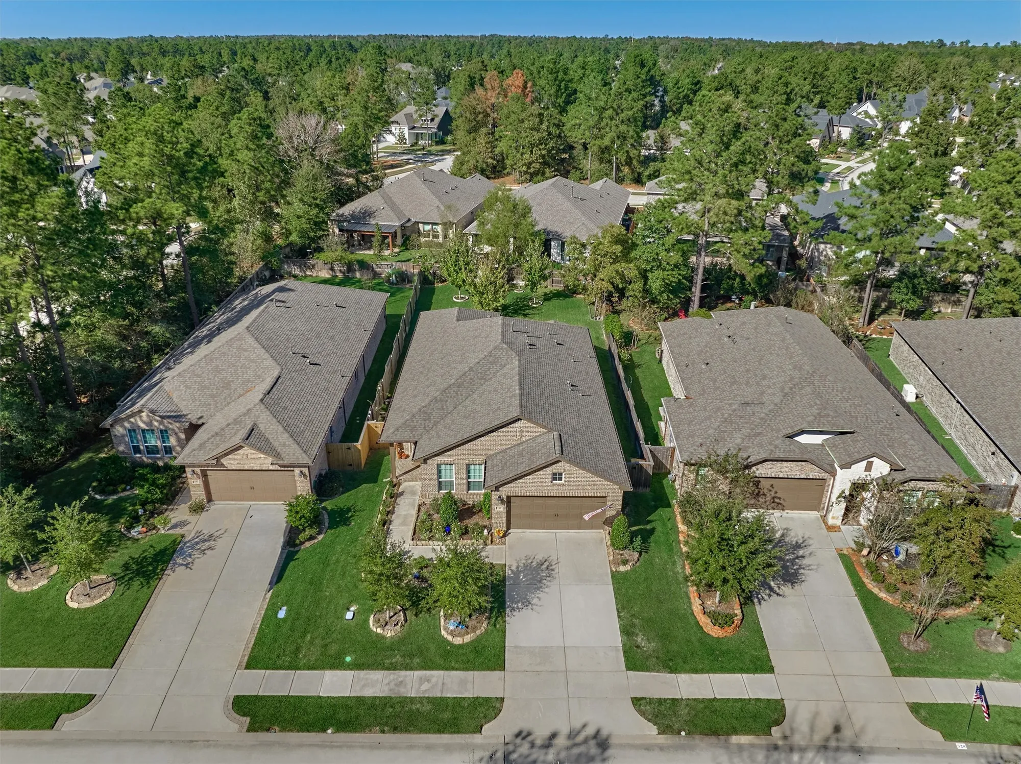 Property Slideshow image 36 of 41 | 332 n arrowhead ln, Montgomery, TX, 77316