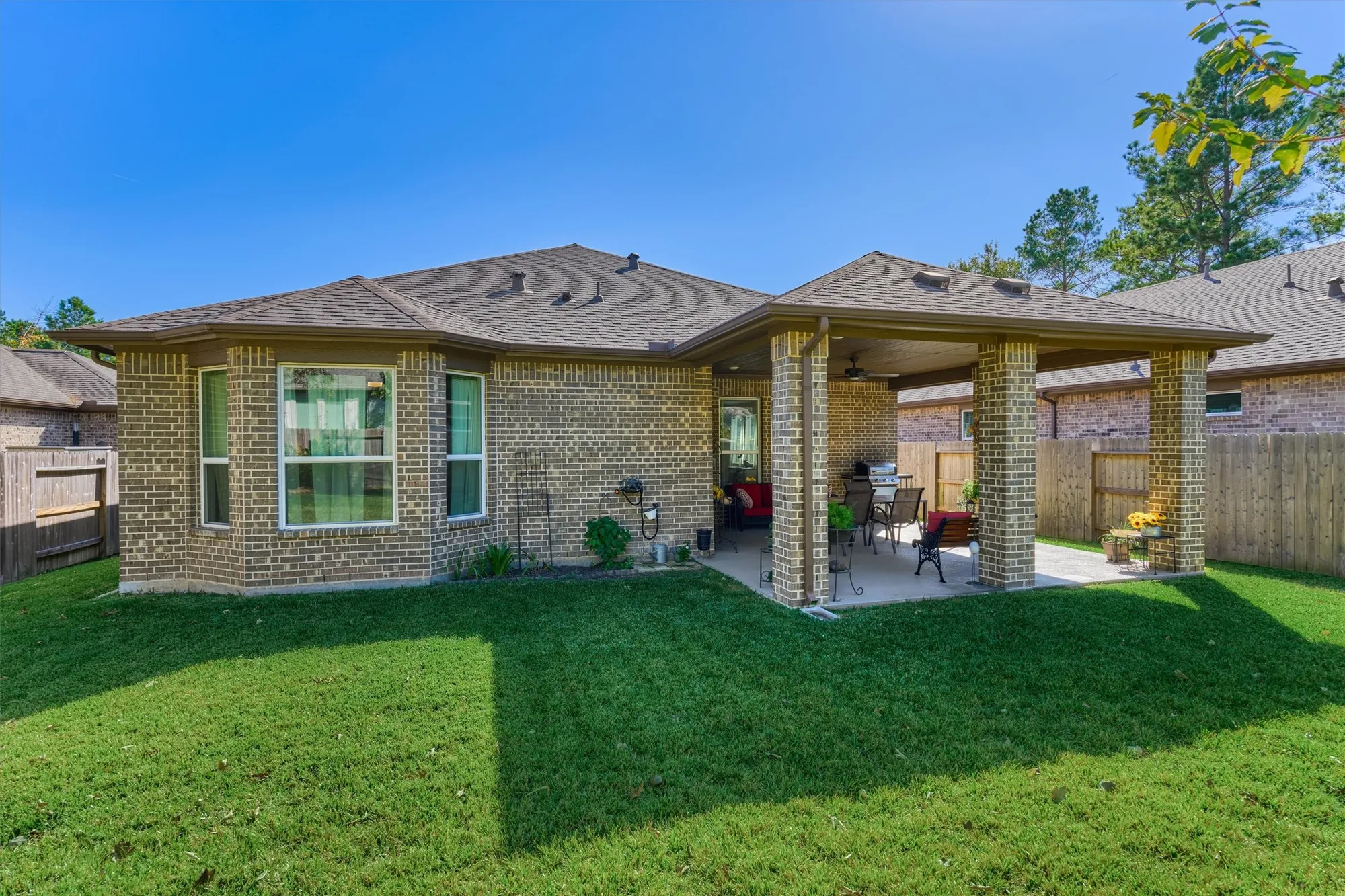 Property Slideshow image 32 of 41 | 332 n arrowhead ln, Montgomery, TX, 77316