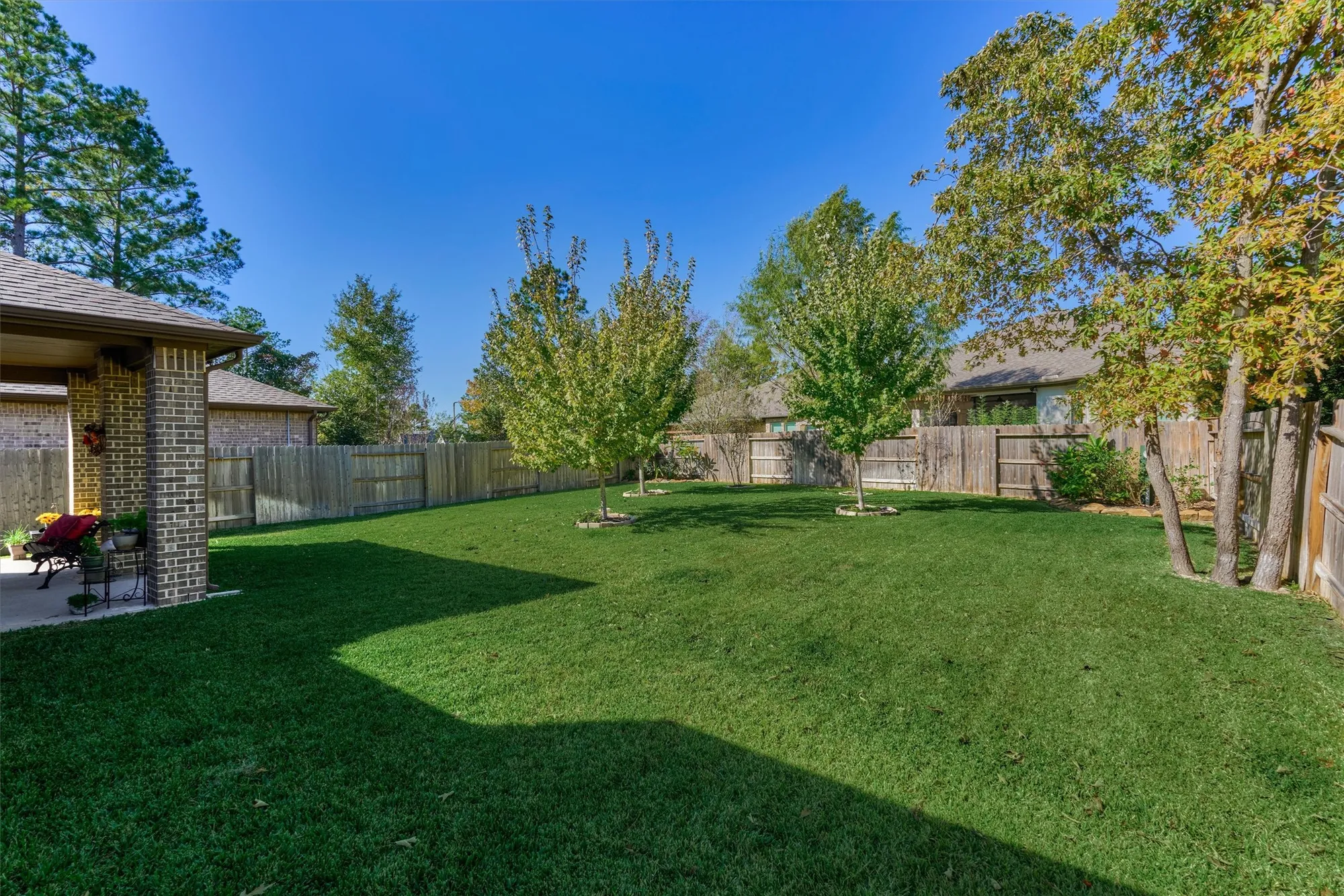 Property Slideshow image 33 of 41 | 332 n arrowhead ln, Montgomery, TX, 77316