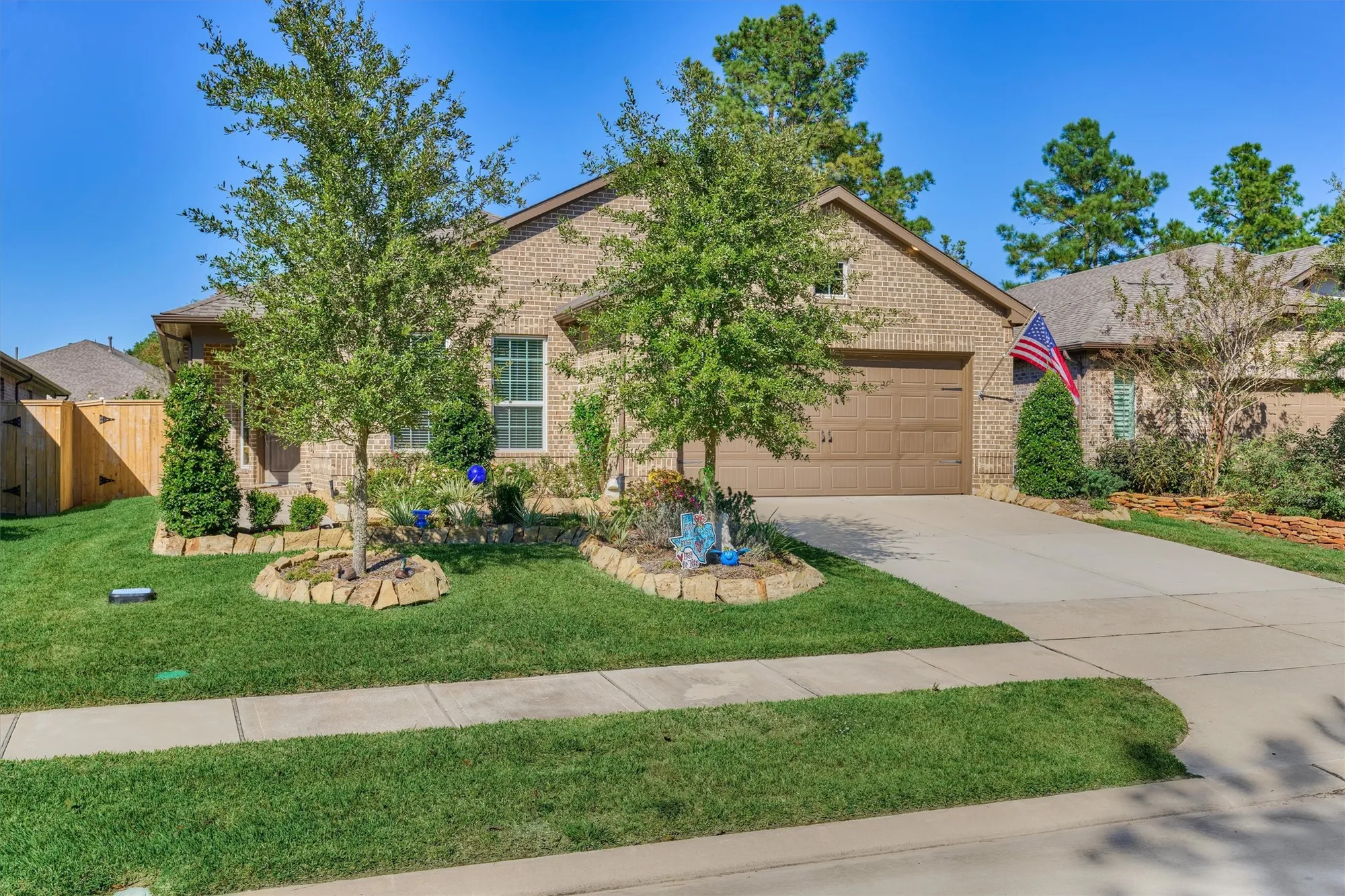 Property Slideshow image 5 of 41 | 332 n arrowhead ln, Montgomery, TX, 77316