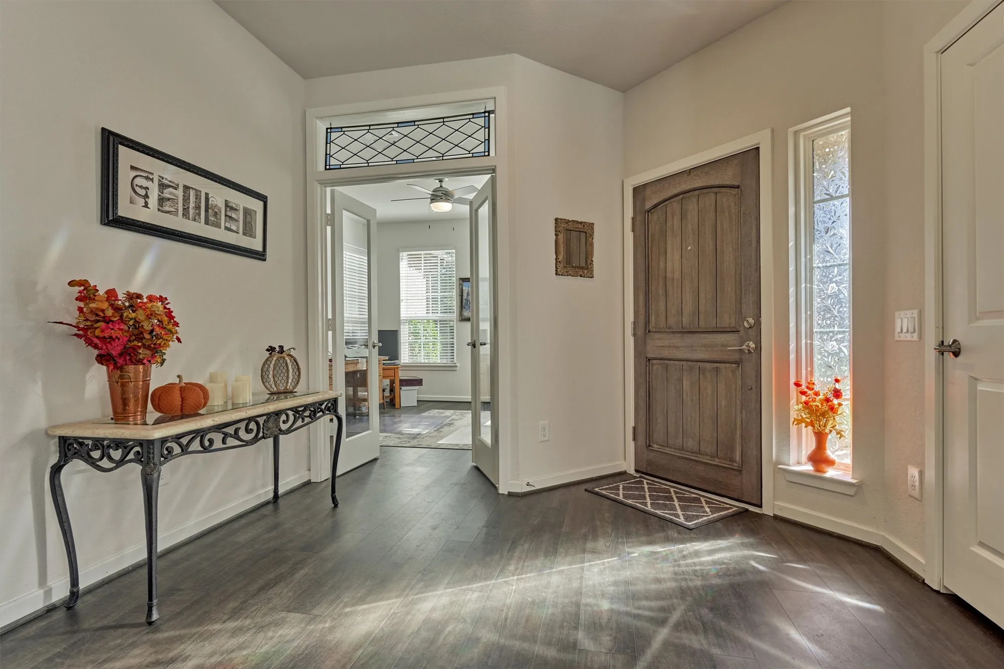 Property Slideshow image 7 of 41 | 332 n arrowhead ln, Montgomery, TX, 77316