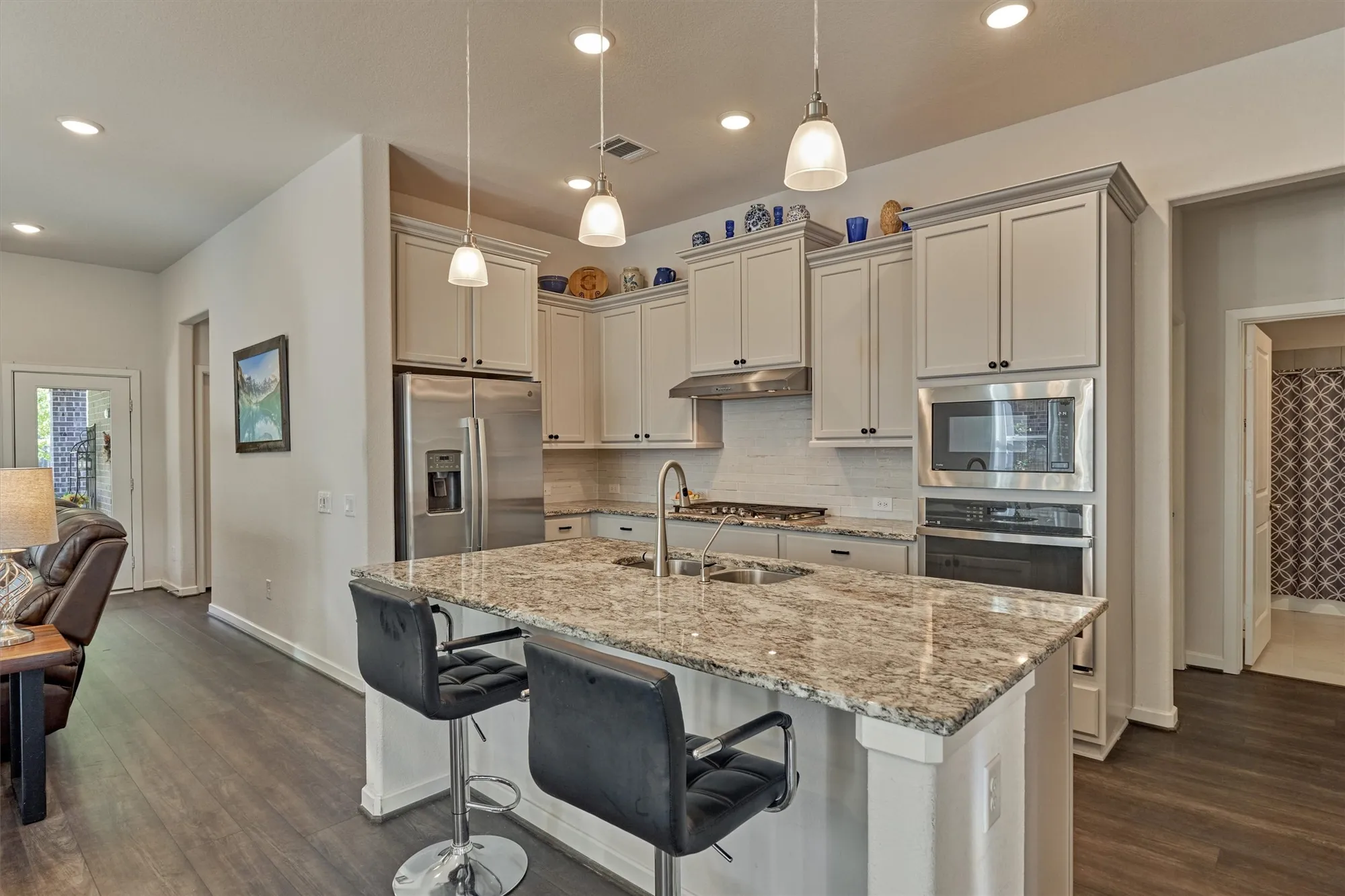 Property Slideshow image 9 of 41 | 332 n arrowhead ln, Montgomery, TX, 77316