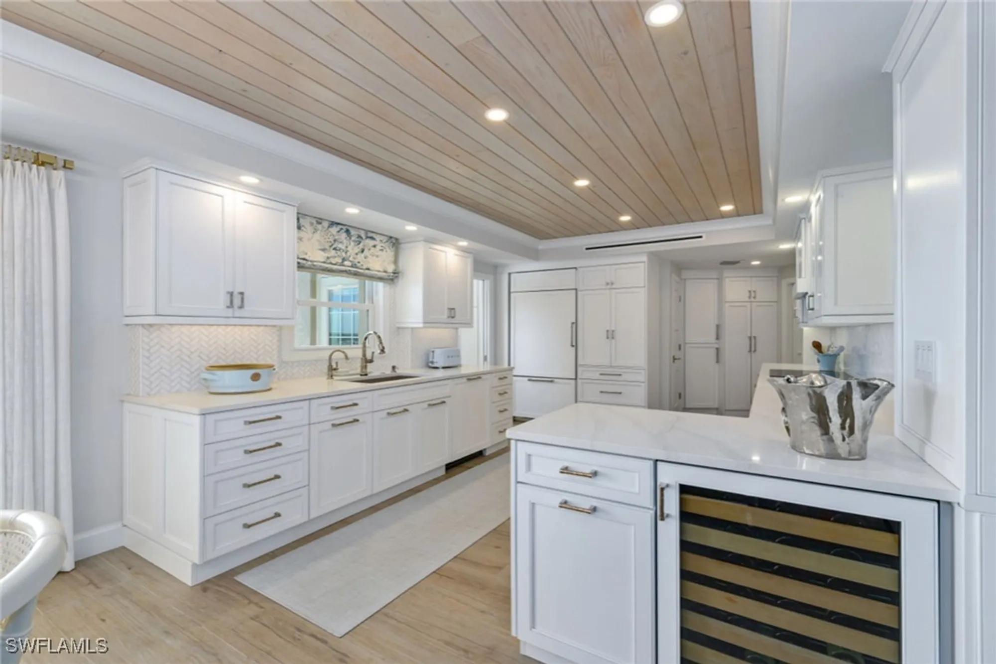 Property Slideshow image 16 of 40 | 2905 gulf shore blvd n apt 703n, Naples, FL, 34103