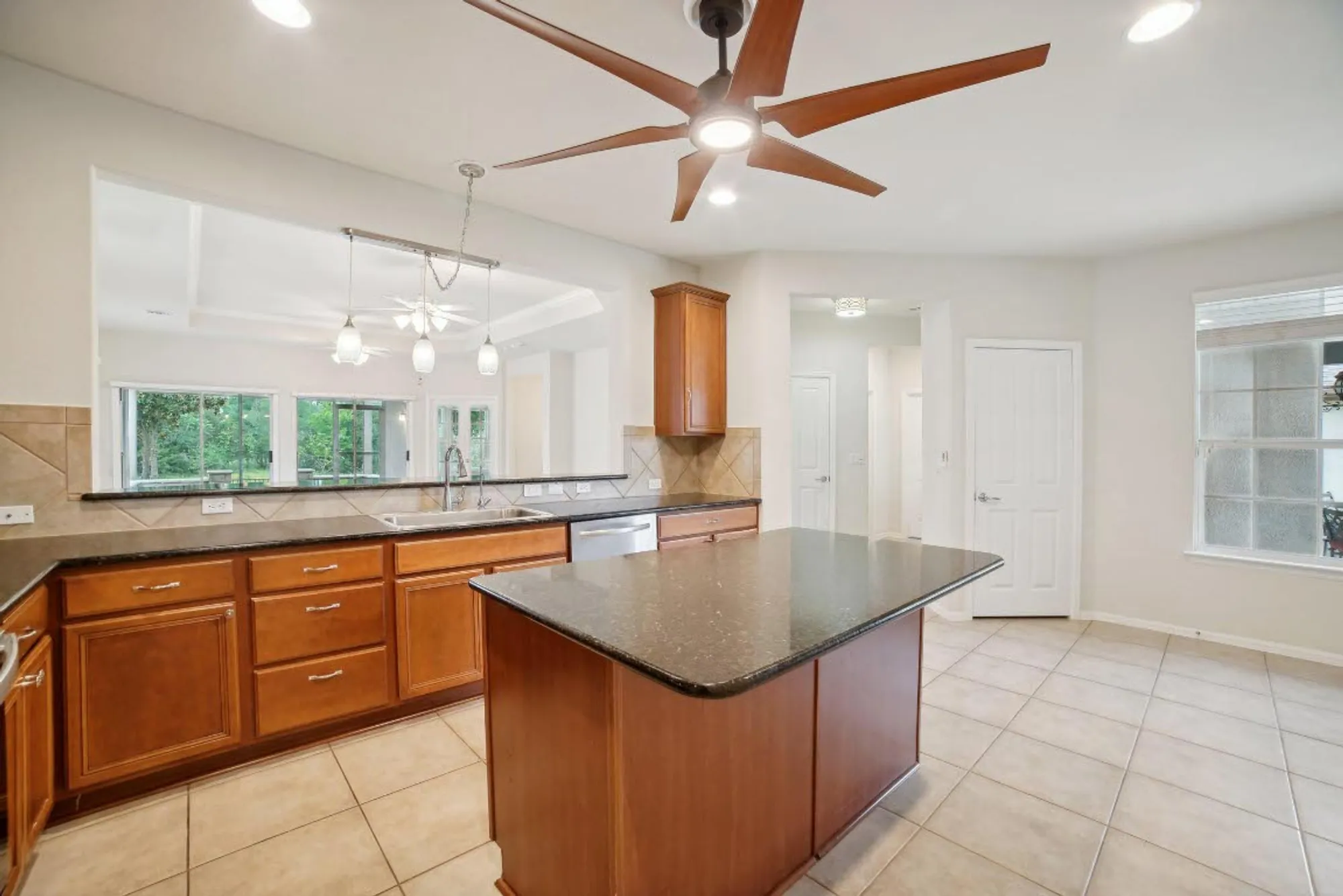 Property Slideshow image 12 of 40 | 207 trinity ln, Georgetown, TX, 78633