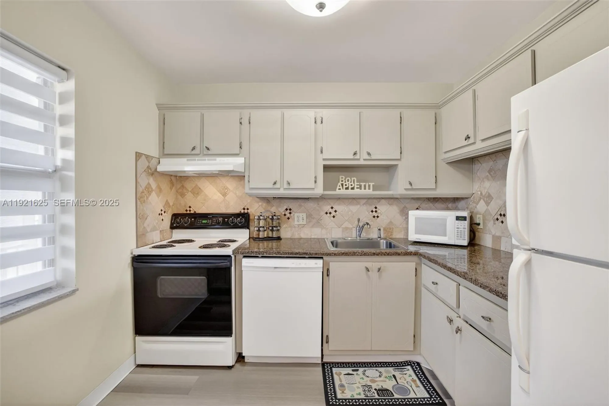 Property Slideshow image 12 of 44 | 7817 golf circle dr 301, Margate, FL, 33063