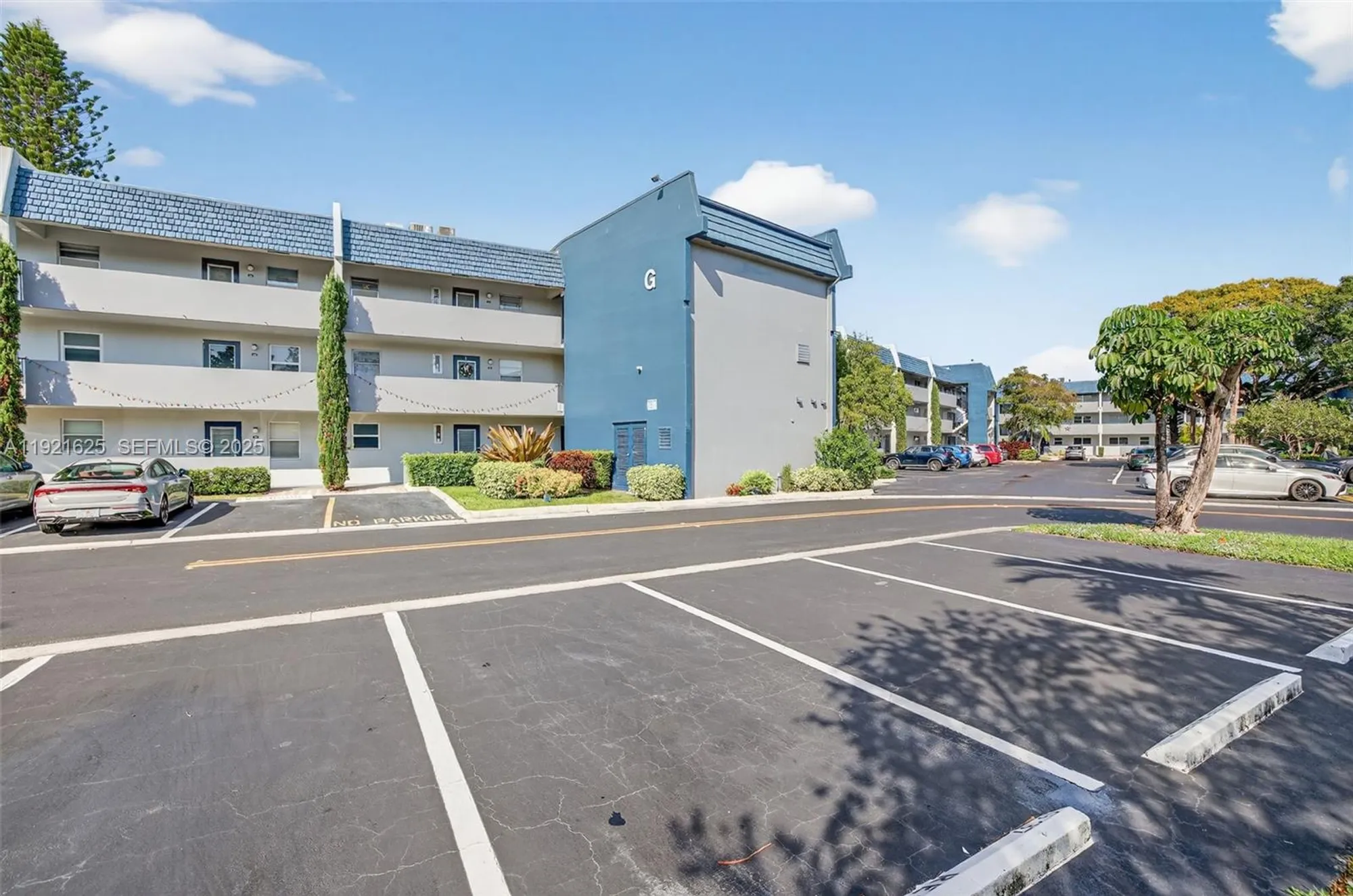 Property Slideshow image 33 of 44 | 7817 golf circle dr 301, Margate, FL, 33063