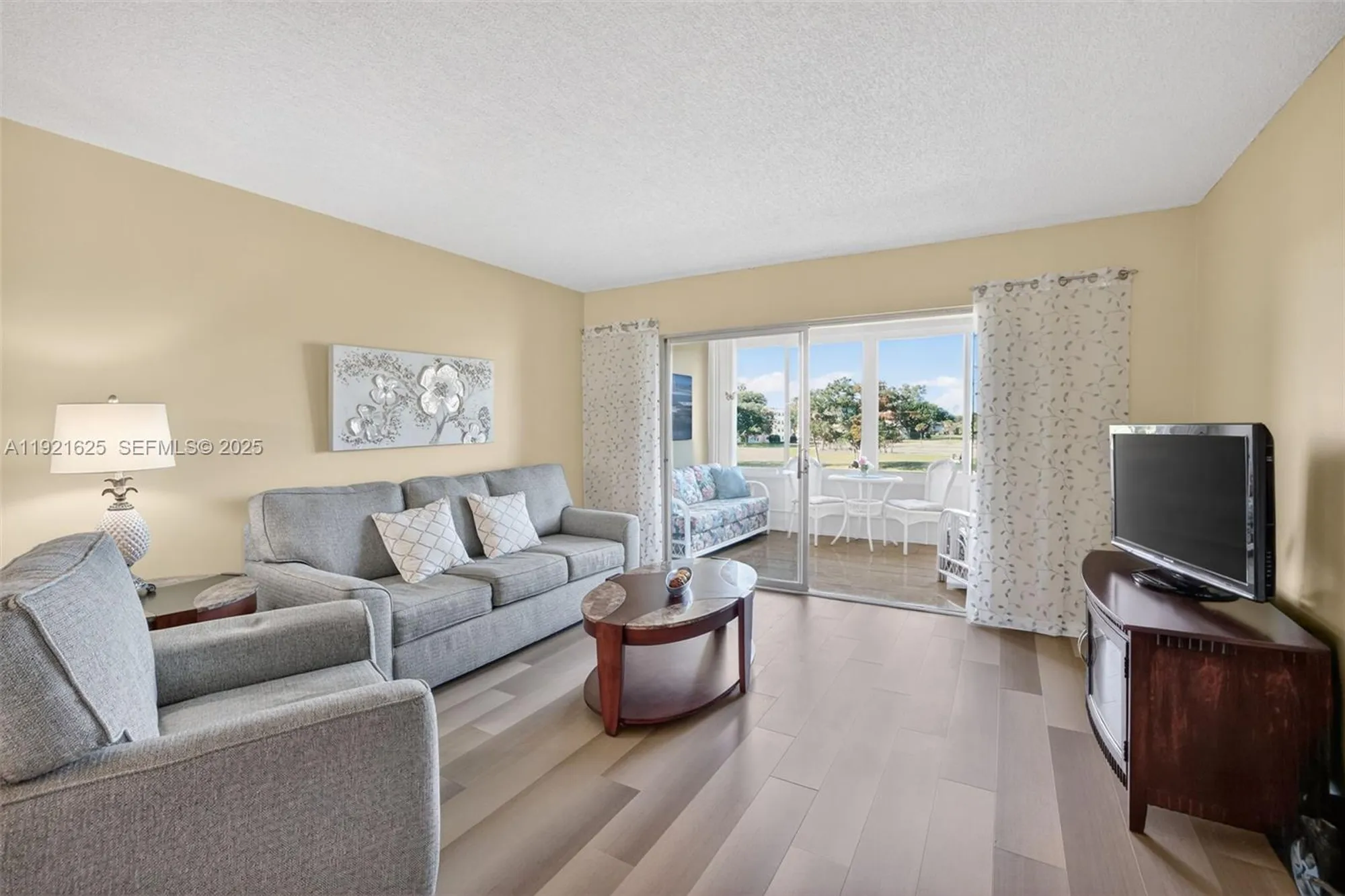 Property Slideshow image 4 of 44 | 7817 golf circle dr 301, Margate, FL, 33063