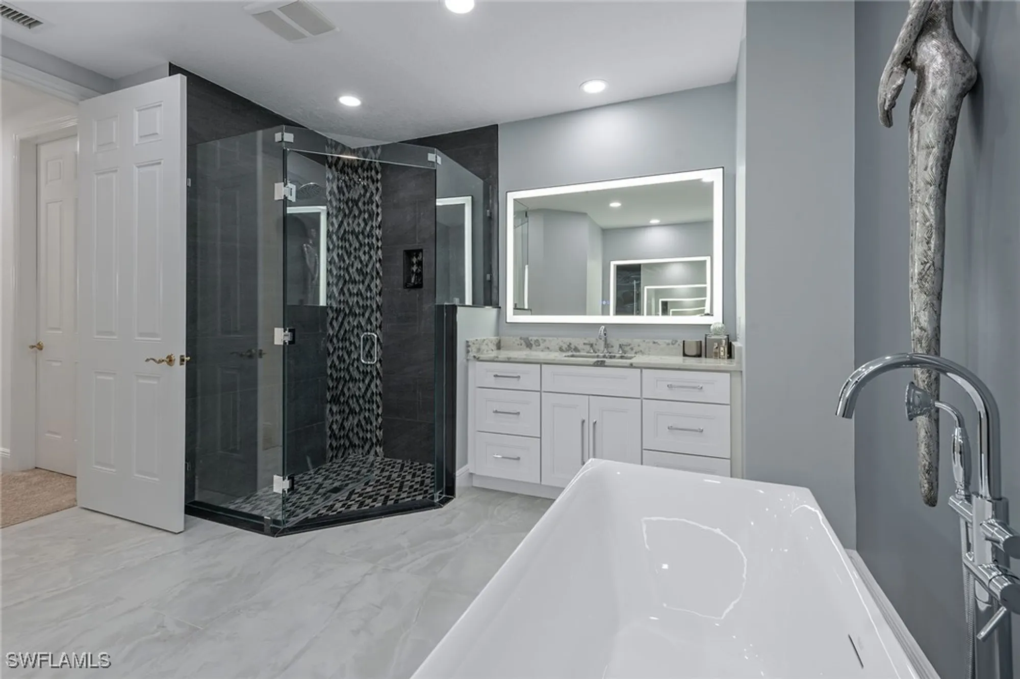 Property Slideshow image 16 of 48 | 9234 tesoro ln 104, Naples, FL, 34114