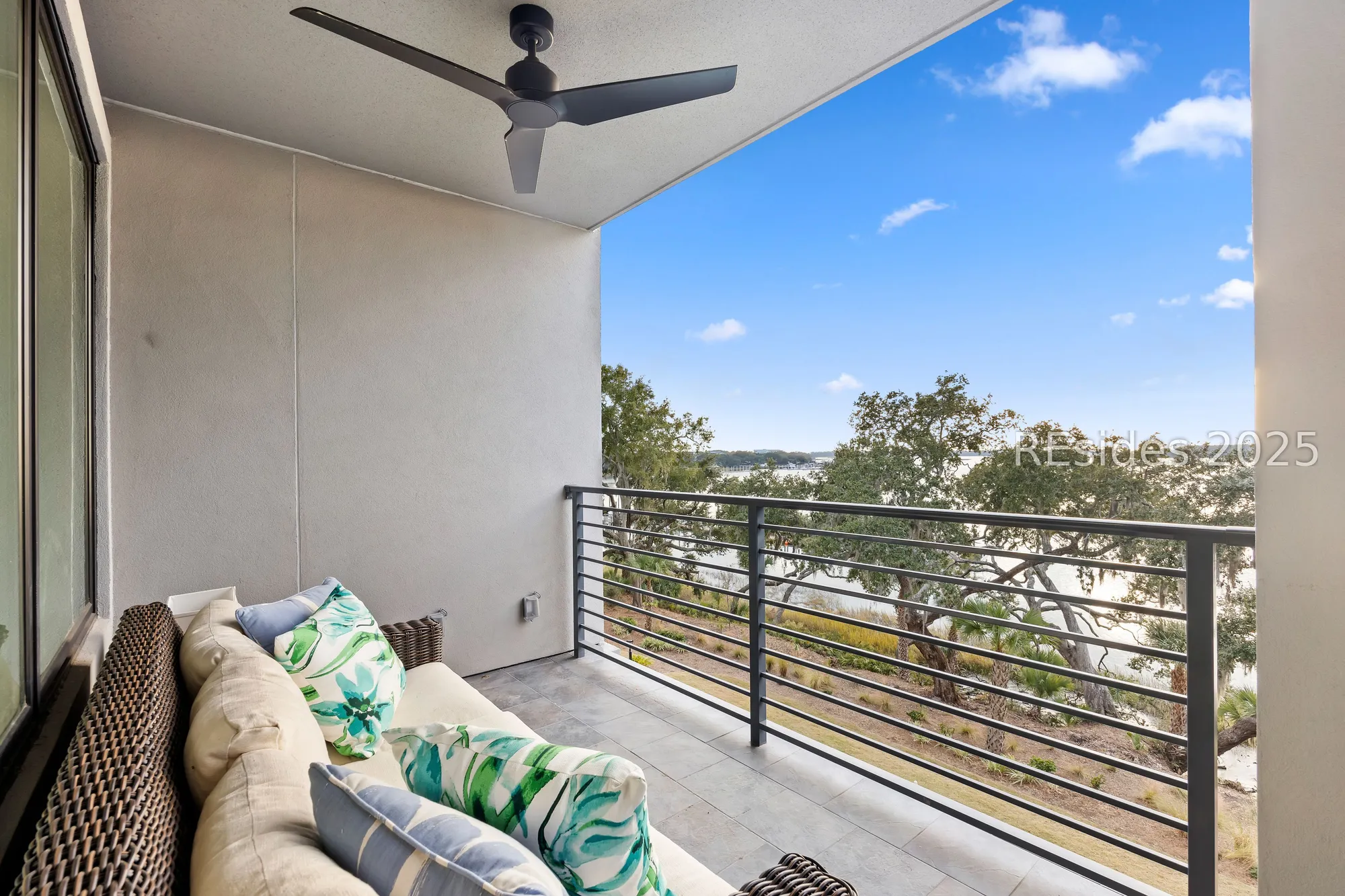 Property Slideshow image 29 of 63 | 63 skull creek dr apt 402, Hilton Head Island, SC, 29926