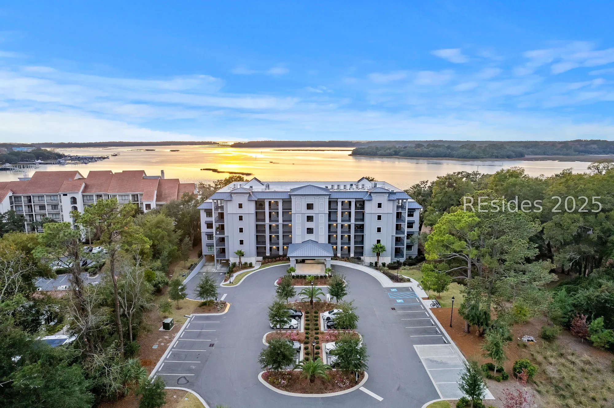 Property Slideshow image 2 of 63 | 63 skull creek dr apt 402, Hilton Head Island, SC, 29926
