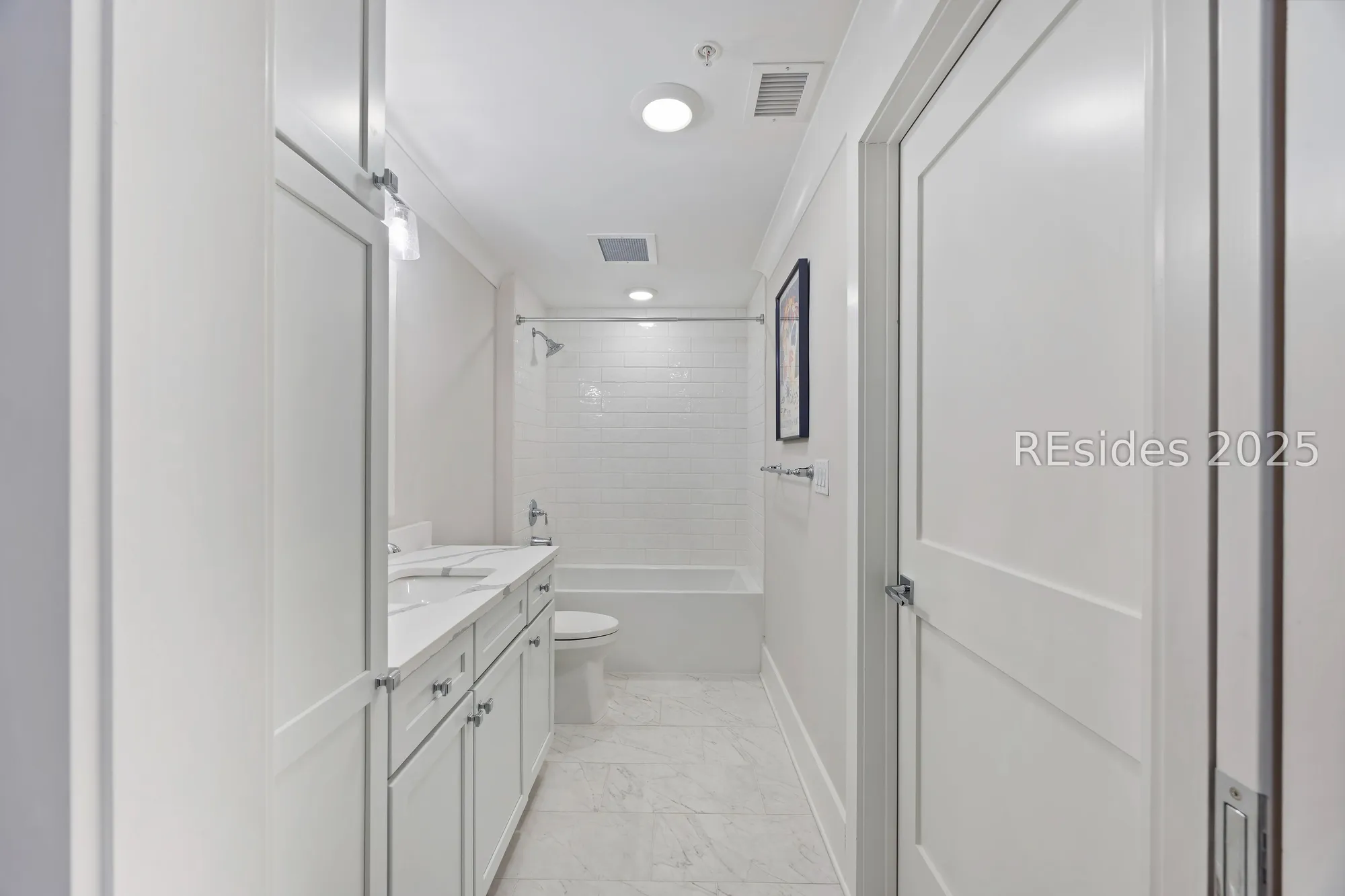 Property Slideshow image 9 of 63 | 63 skull creek dr apt 402, Hilton Head Island, SC, 29926