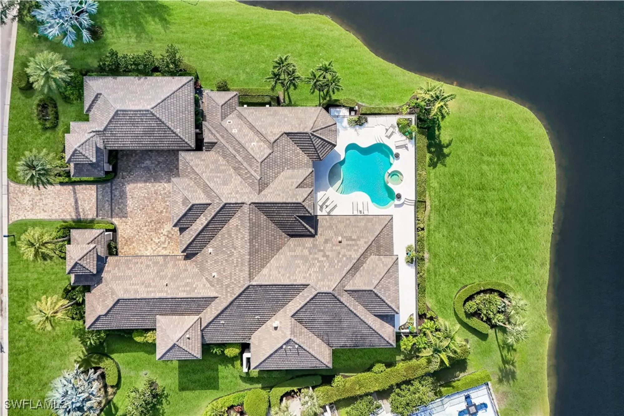 Property Slideshow image 36 of 47 | 26180 woodlyn dr, Bonita Springs, FL, 34134