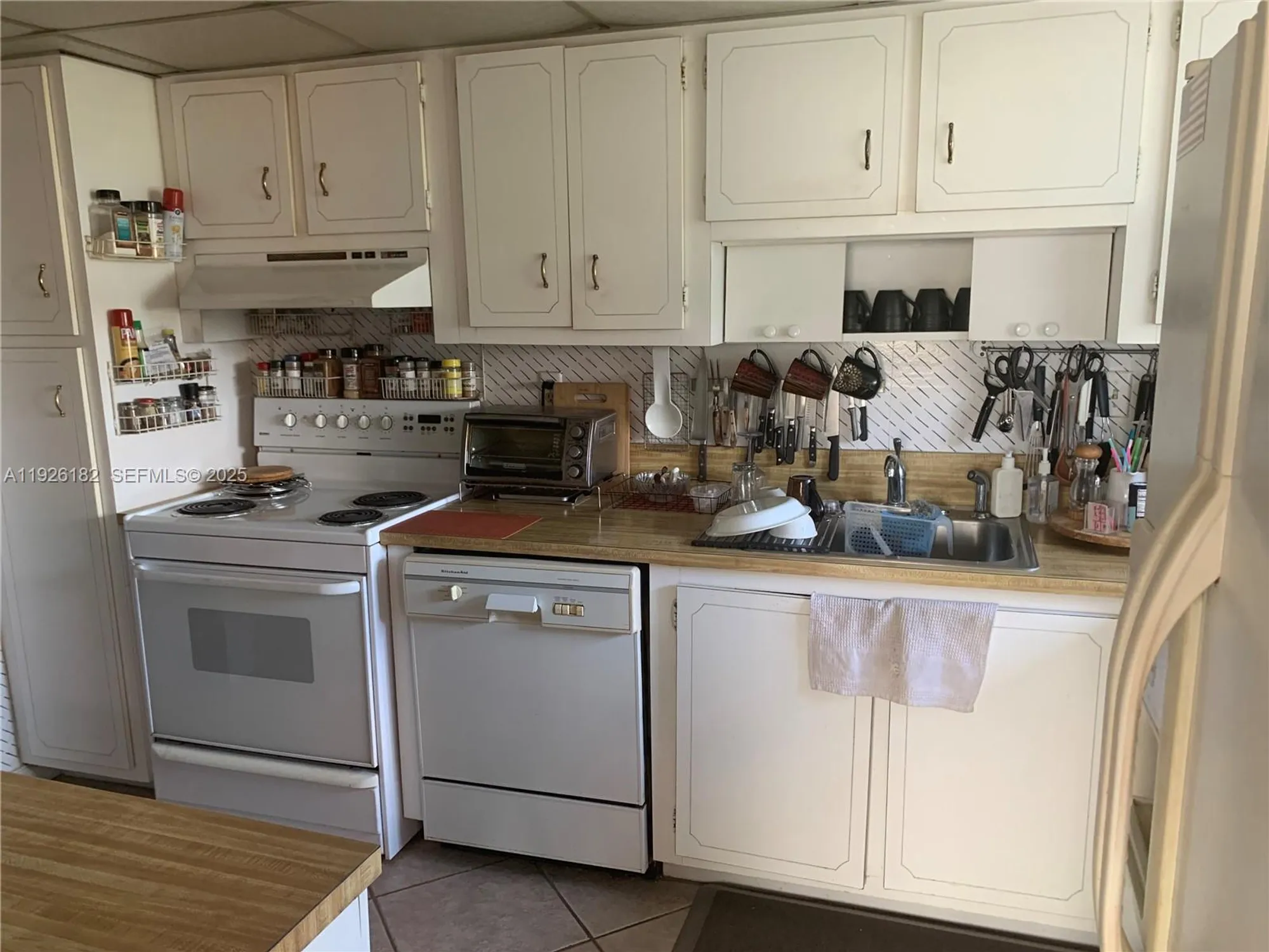 Property Slideshow image 9 of 15 | 1400 saint charles pl 505, Pembroke Pines, FL, 33026