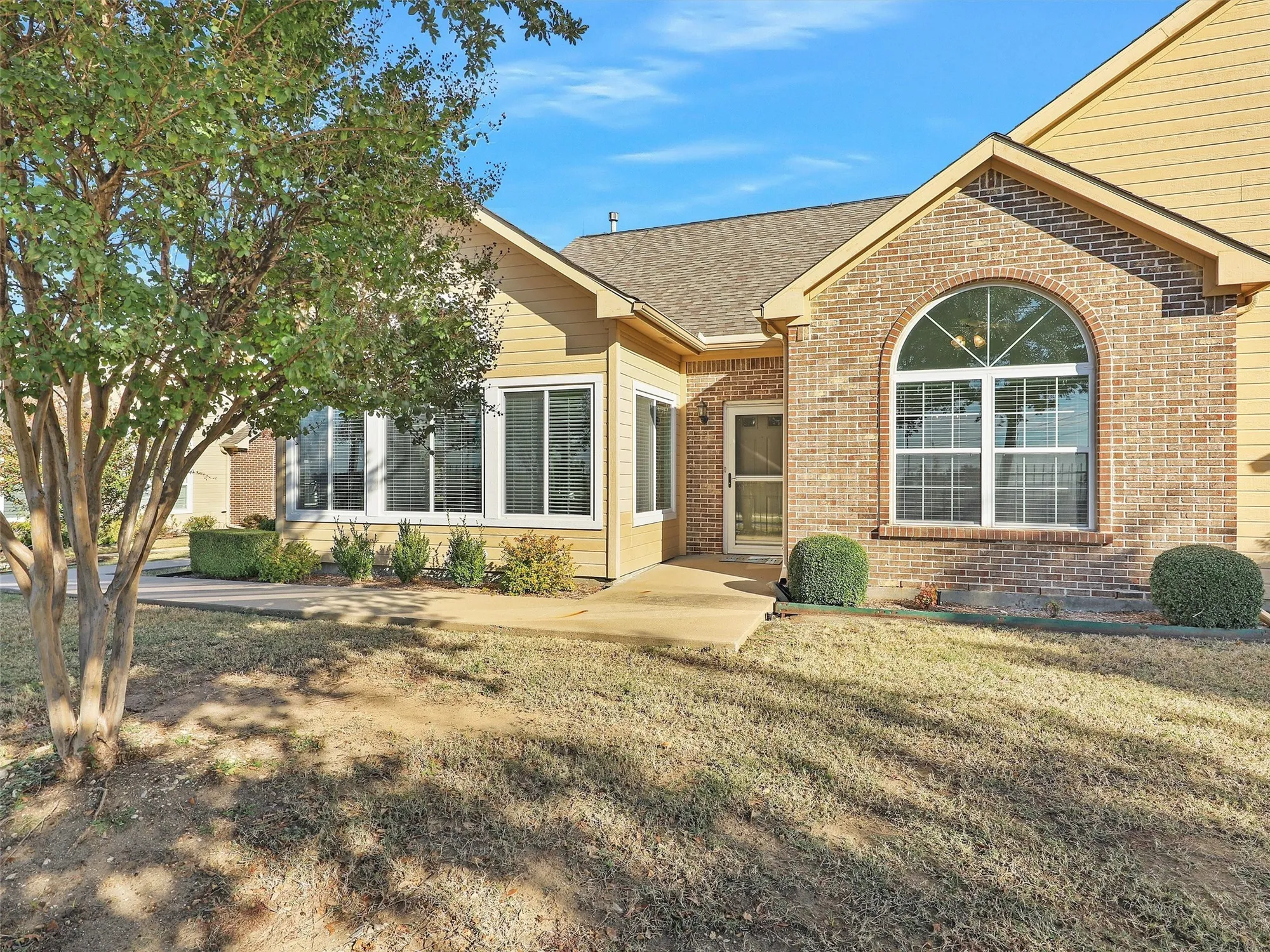 Property Slideshow image 2 of 40 | 2601 marsh ln unit 124, Plano, TX, 75093