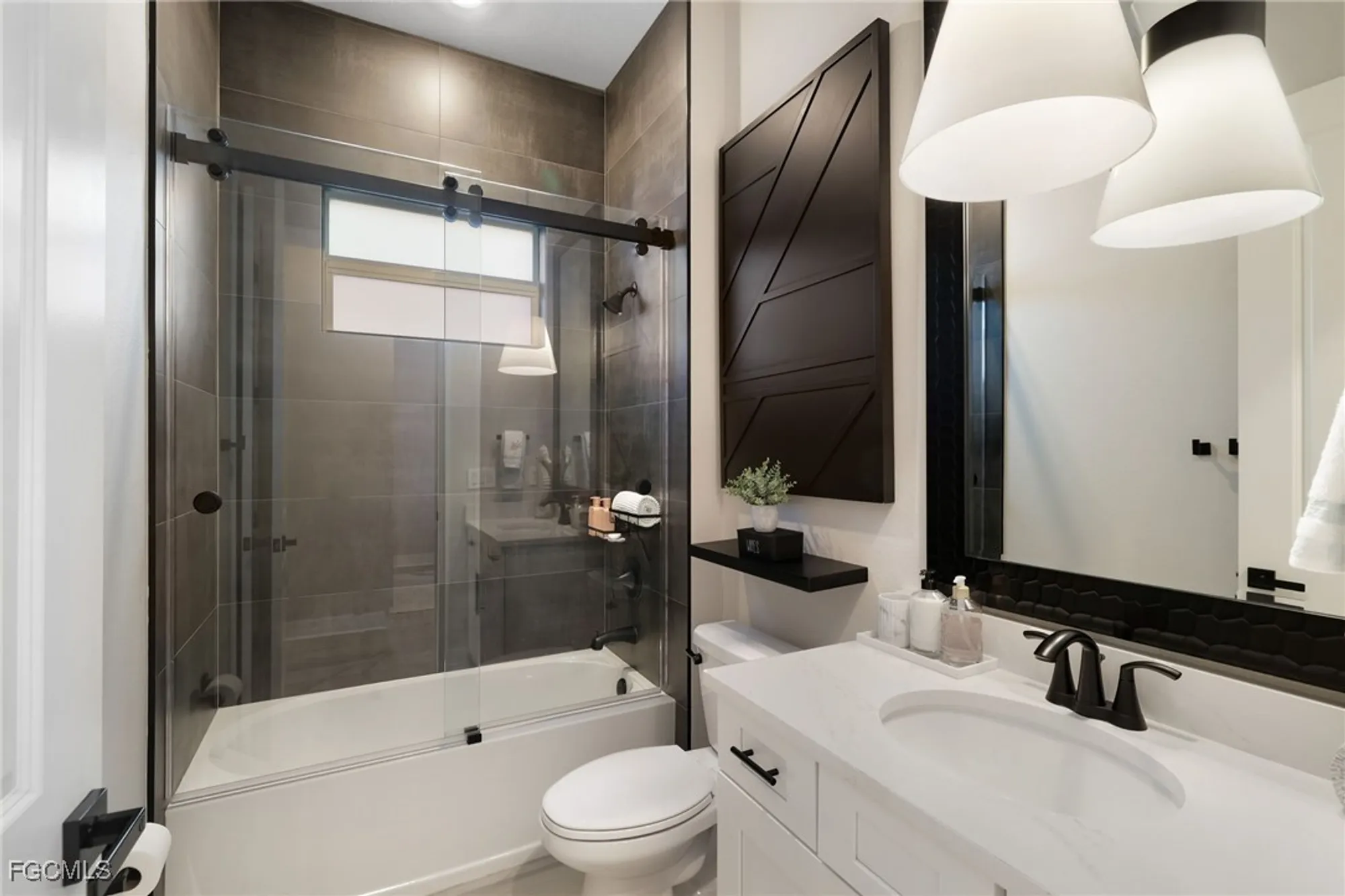 Property Slideshow image 20 of 50 | 13670 blue bay cir, Fort Myers, FL, 33913