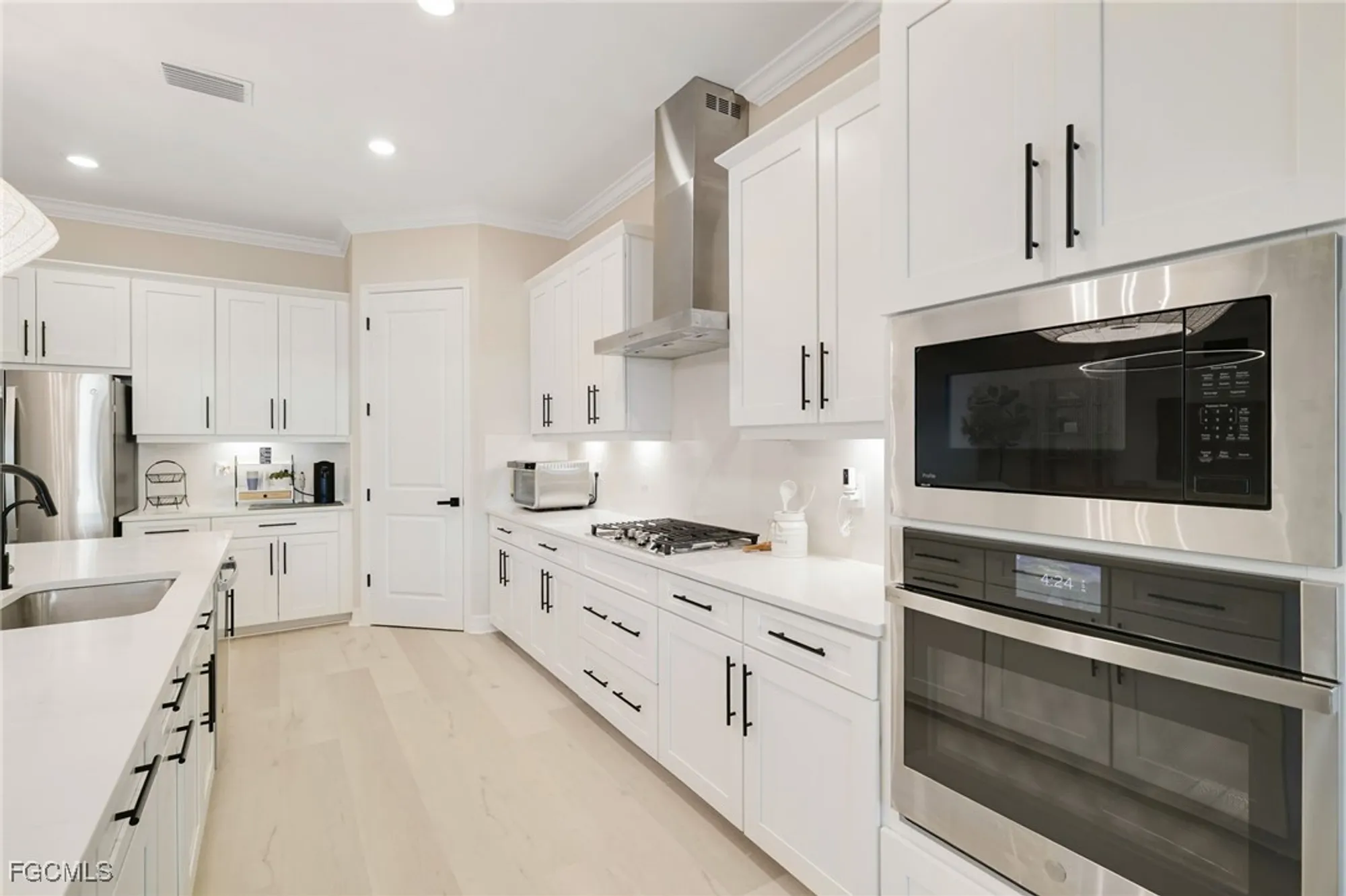 Property Slideshow image 8 of 50 | 13670 blue bay cir, Fort Myers, FL, 33913