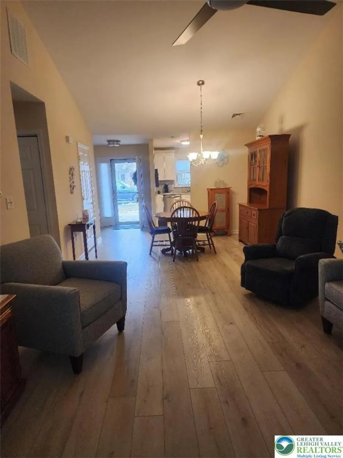 Property Slideshow image 11 of 16 | 2724 harvest dr w, Forks Twp, PA, 18040