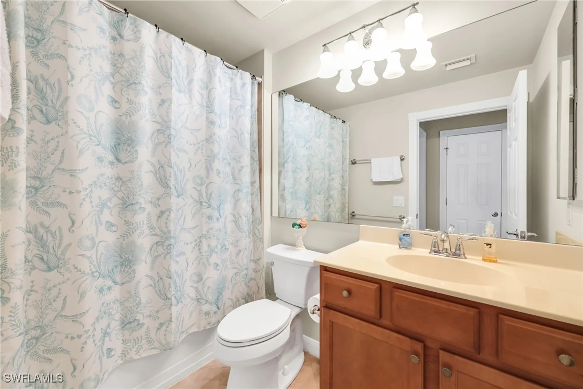 Property Slideshow image 14 of 42 | 8379 karina ct, Naples, FL, 34114