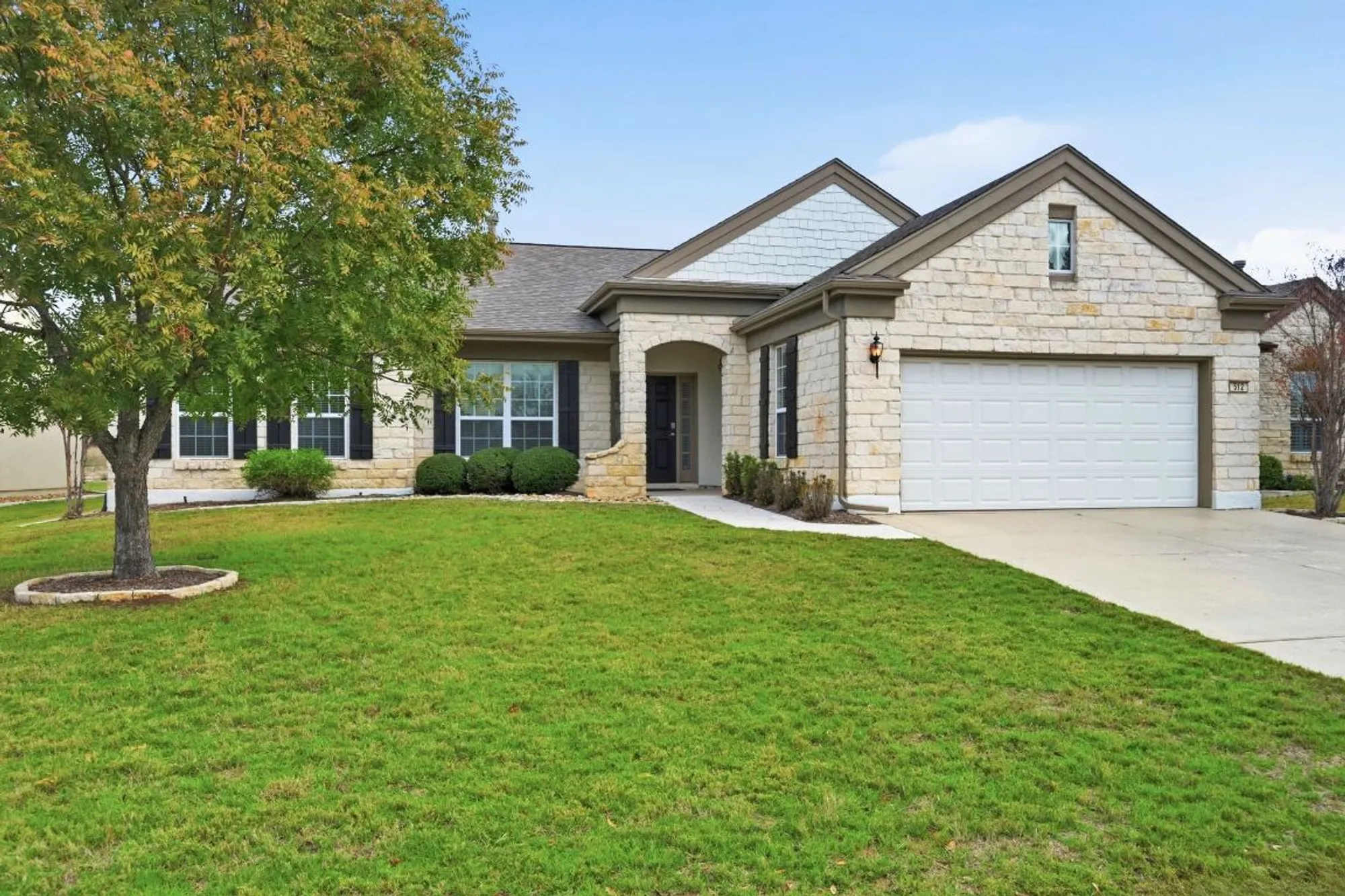 Property Slideshow image 2 of 40 | 512 armstrong dr, Georgetown, TX, 78633