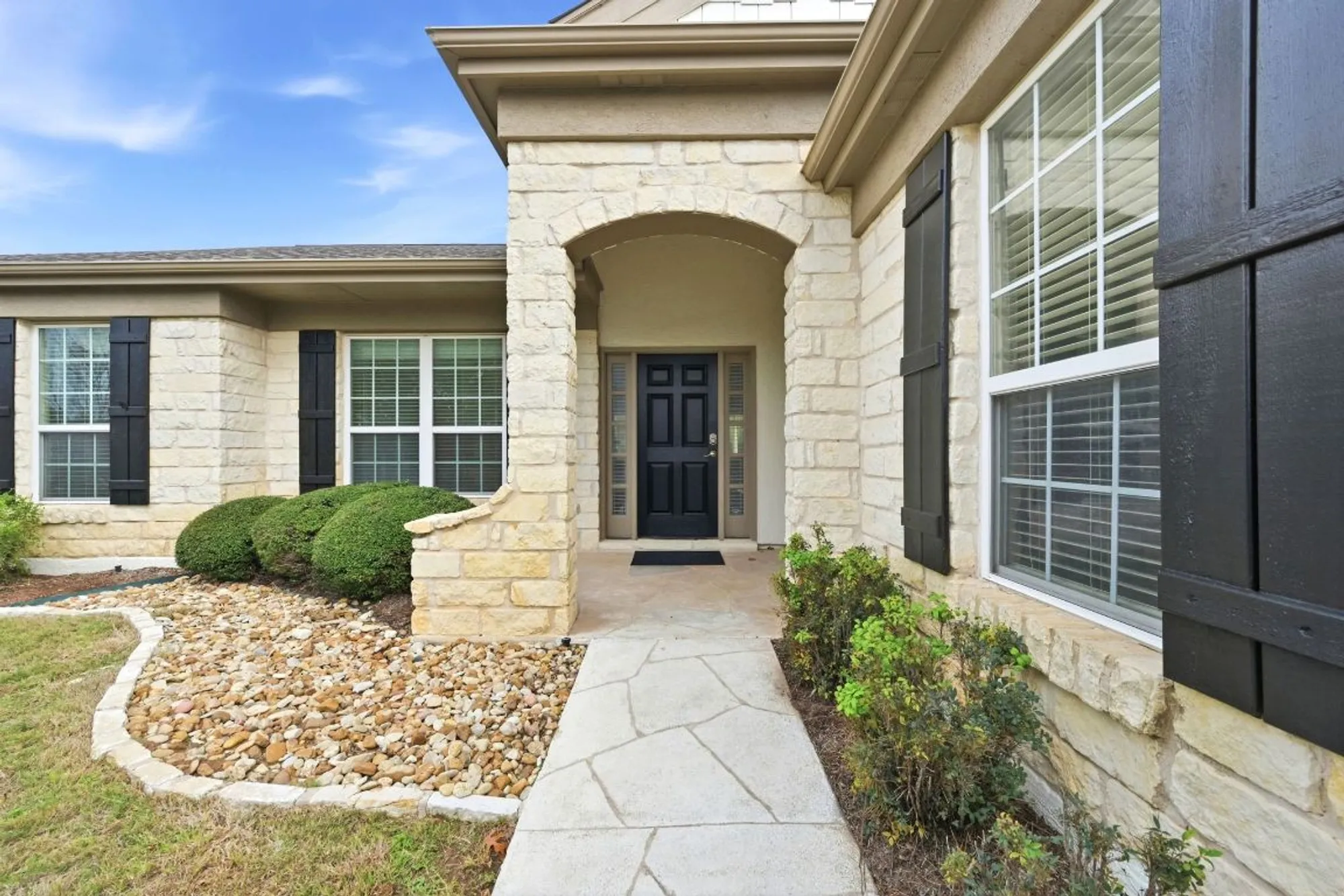 Property Slideshow image 4 of 40 | 512 armstrong dr, Georgetown, TX, 78633