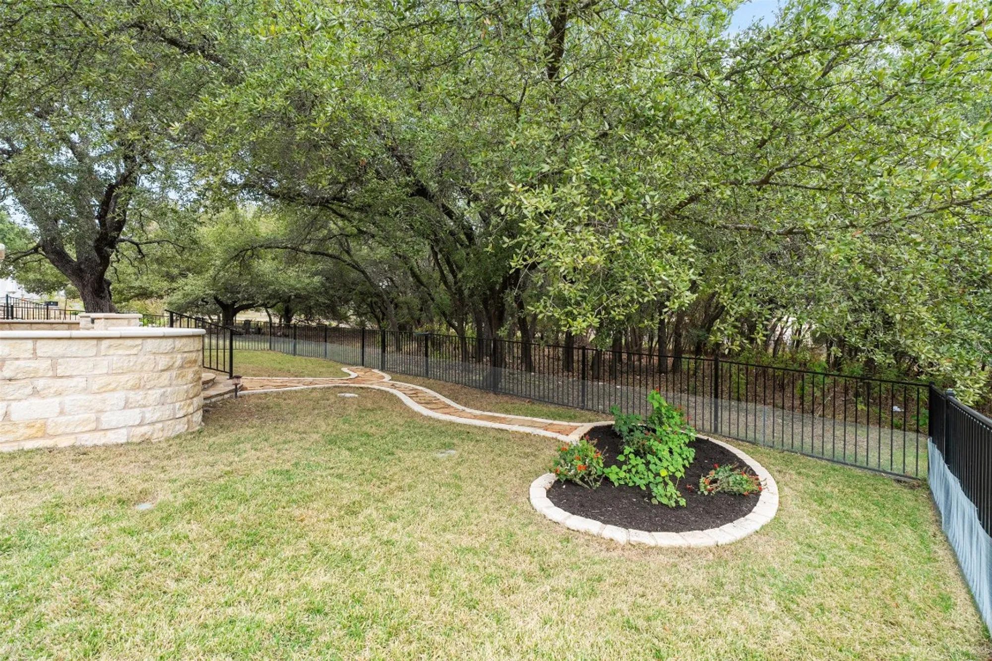 Property Slideshow image 37 of 40 | 307 armstrong dr, Georgetown, TX, 78633