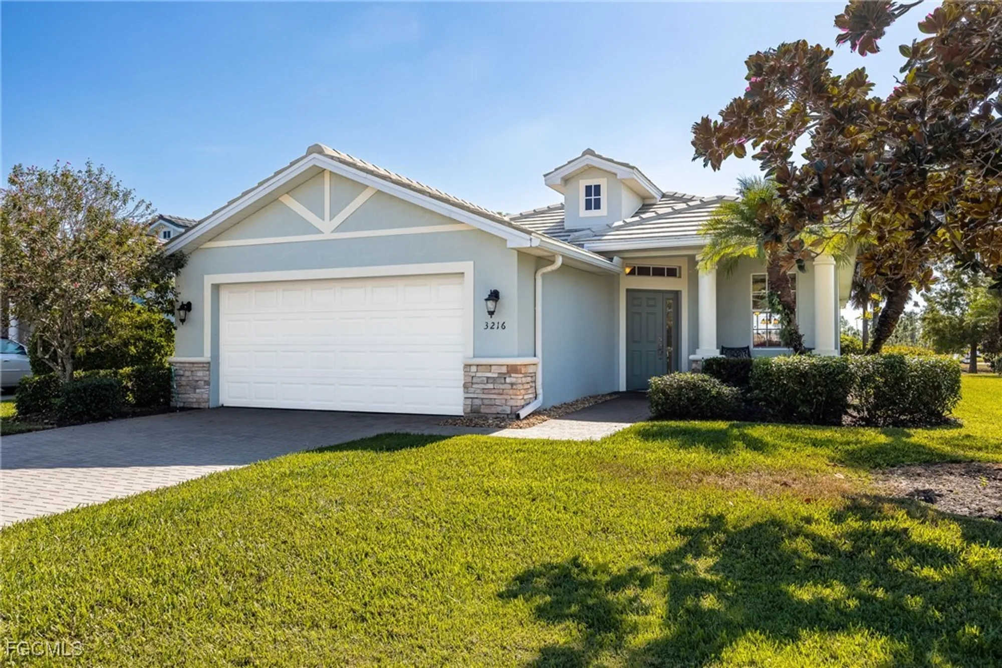 Property Slideshow image 2 of 48 | 3216 magnolia landing ln, North Fort Myers, FL, 33917