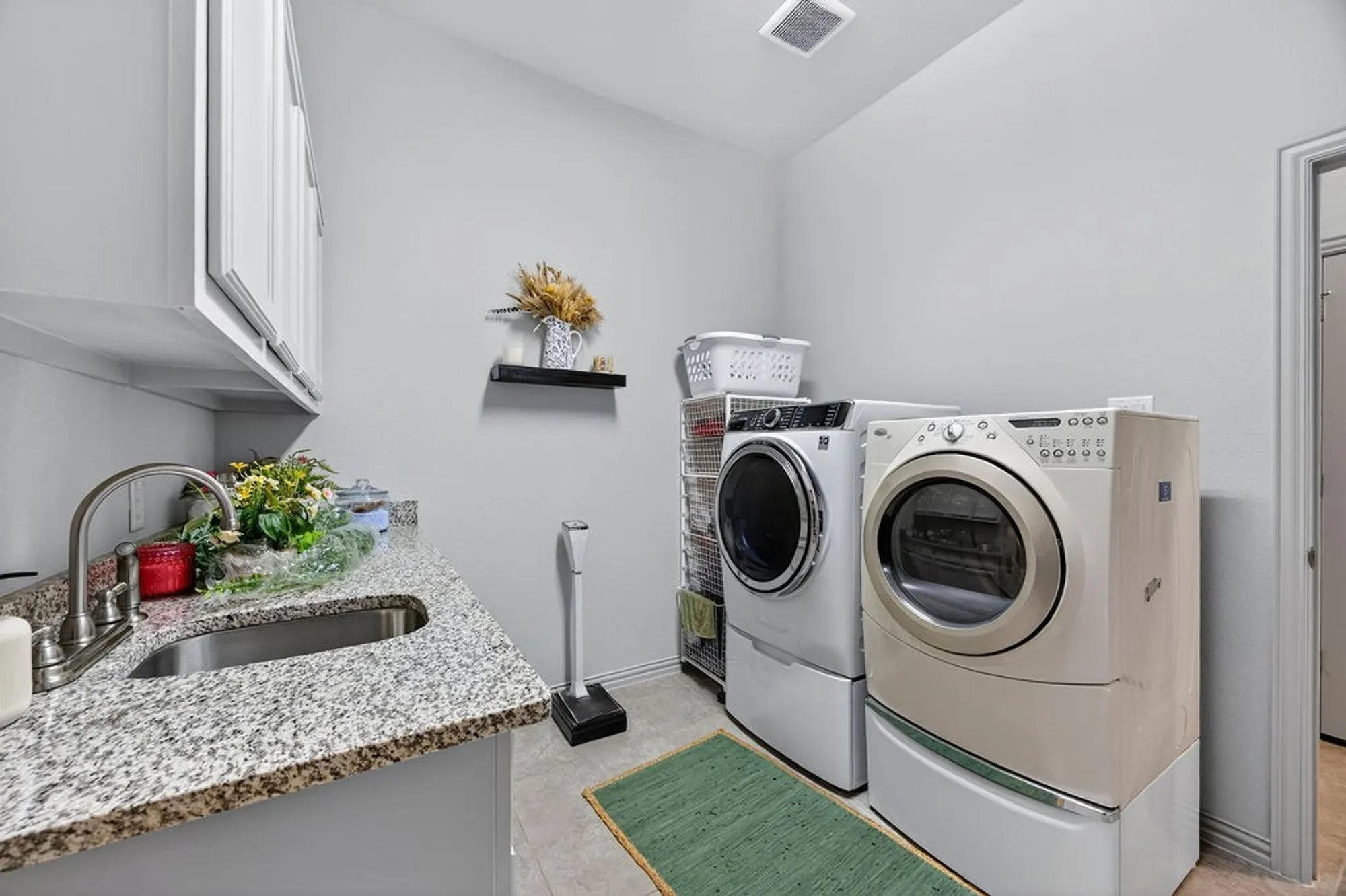 Property Slideshow image 21 of 38 | 2801 vista azul pl 2801, Mansfield, TX, 76063