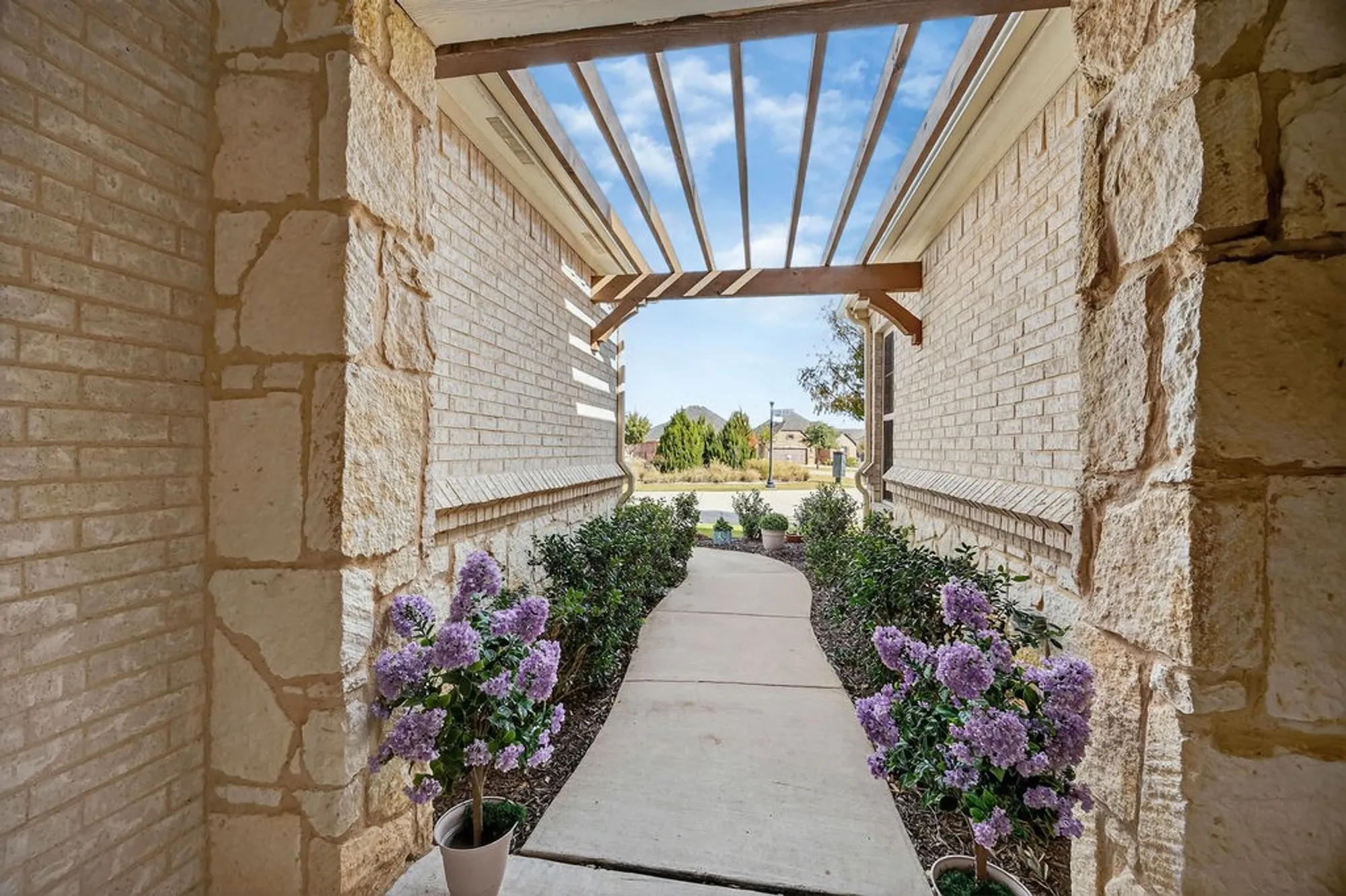 Property Slideshow image 4 of 38 | 2801 vista azul pl 2801, Mansfield, TX, 76063