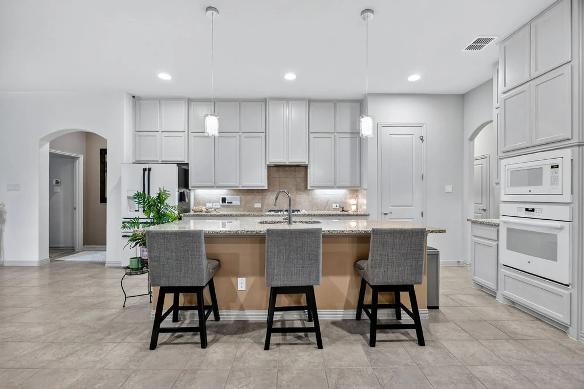 Property Slideshow image 6 of 38 | 2801 vista azul pl 2801, Mansfield, TX, 76063