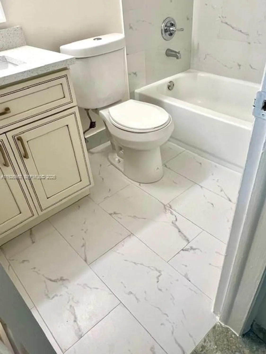 Property Slideshow image 10 of 25 | 6070 nw 64th ave apt 103, Tamarac, FL, 33319