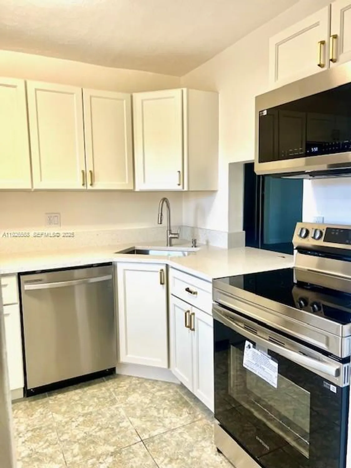 Property Slideshow image 5 of 25 | 6070 nw 64th ave apt 103, Tamarac, FL, 33319