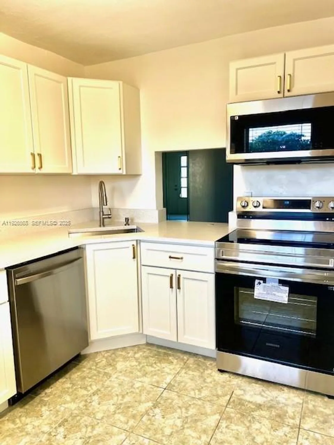 Property Slideshow image 7 of 25 | 6070 nw 64th ave apt 103, Tamarac, FL, 33319