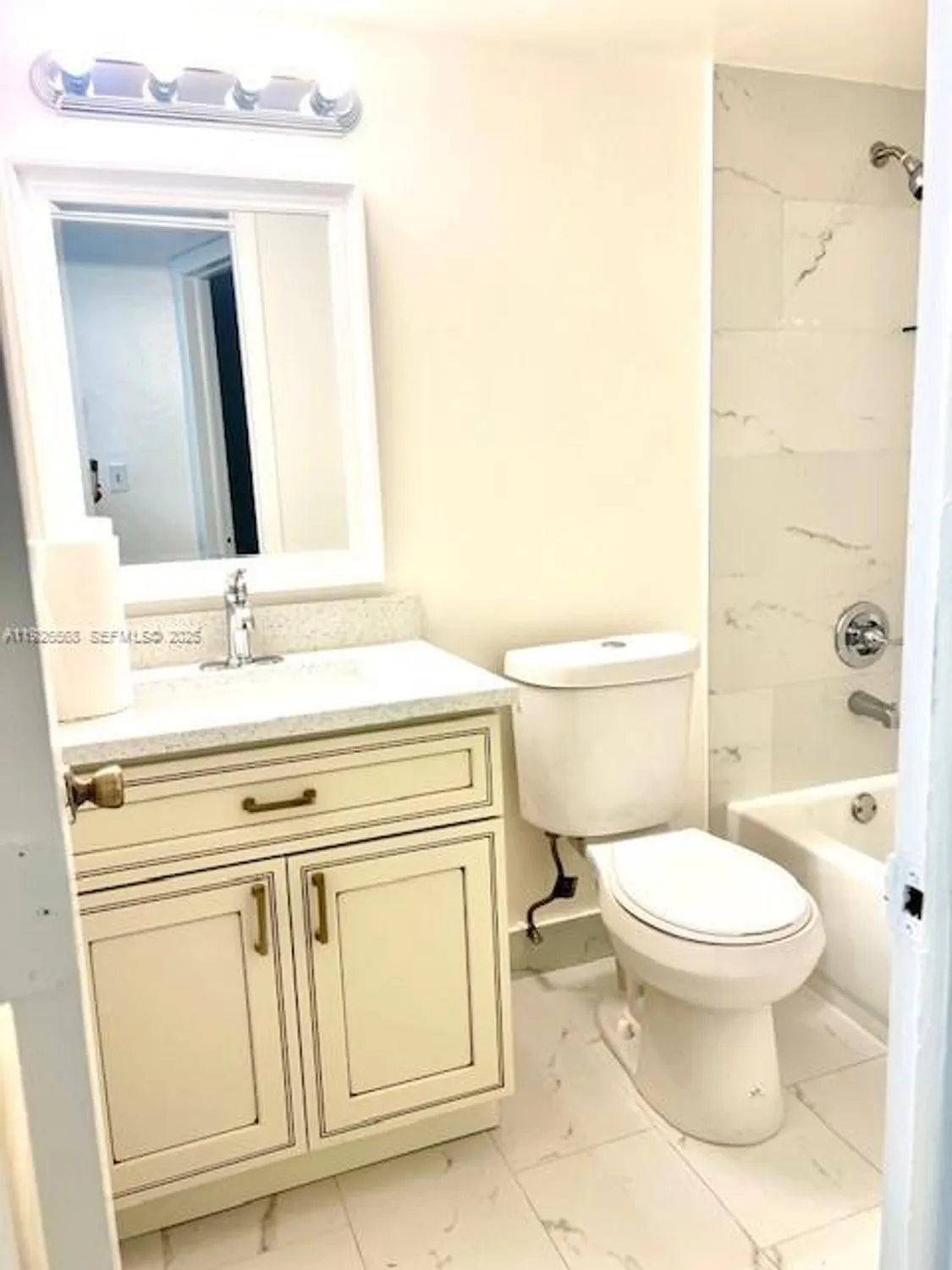 Property Slideshow image 8 of 25 | 6070 nw 64th ave apt 103, Tamarac, FL, 33319