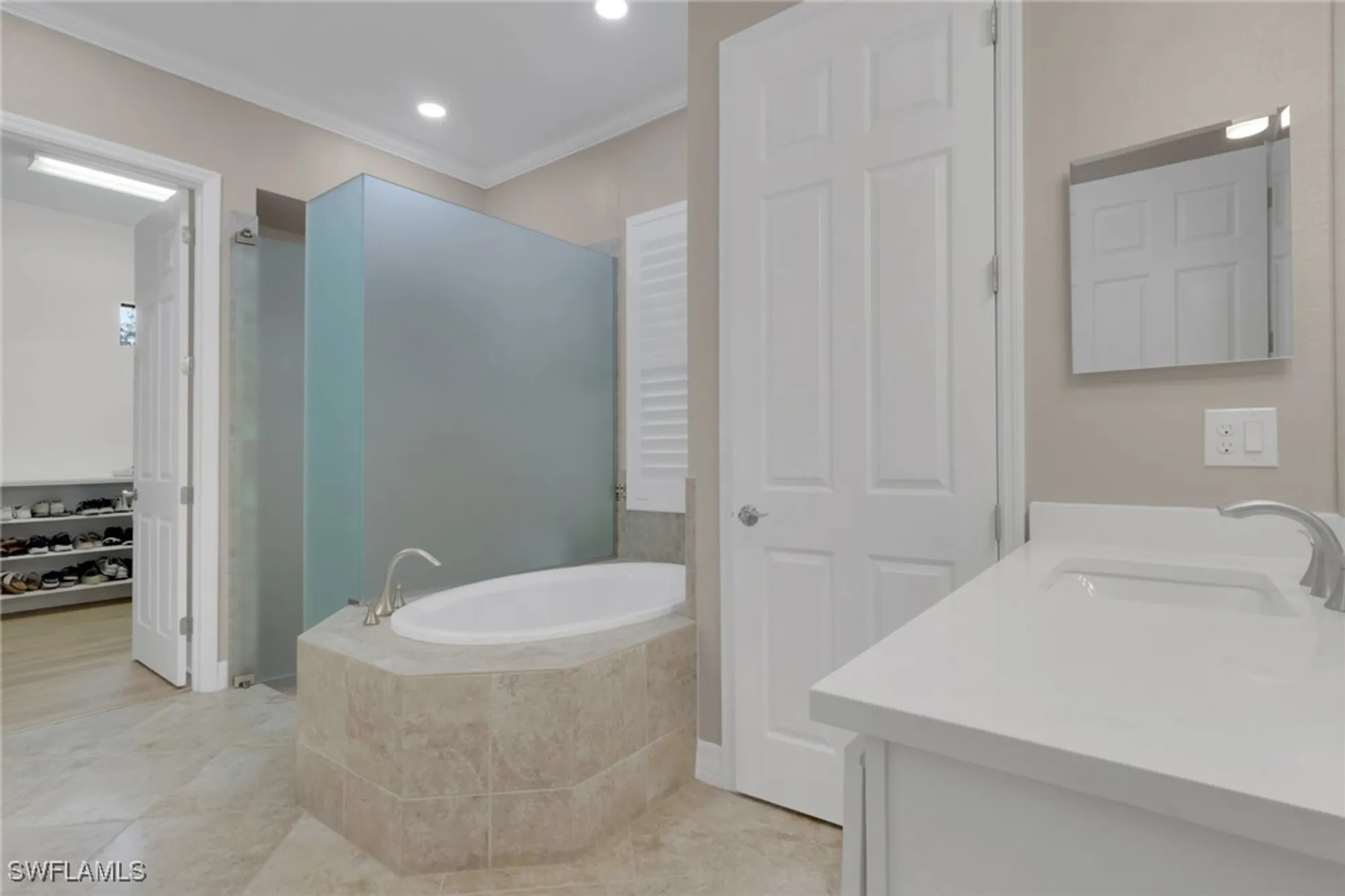 Property Slideshow image 19 of 32 | 10099 biscayne bay ln, Naples, FL, 34120
