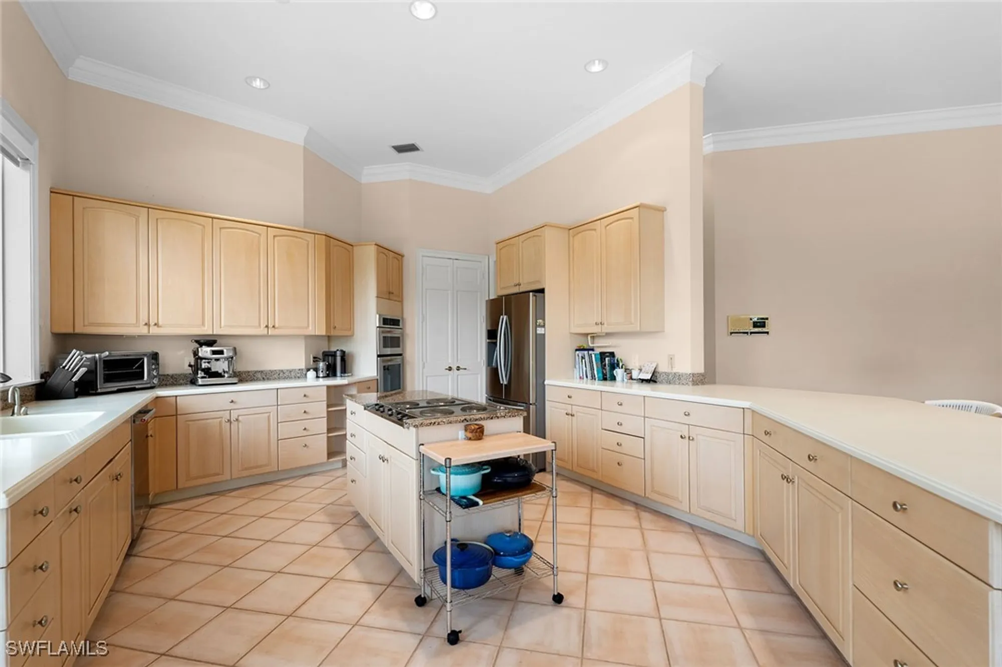 Property Slideshow image 12 of 45 | 709 jamestown ln, Naples, FL, 34108