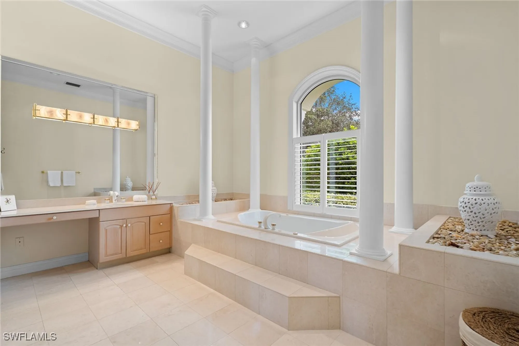 Property Slideshow image 29 of 45 | 709 jamestown ln, Naples, FL, 34108