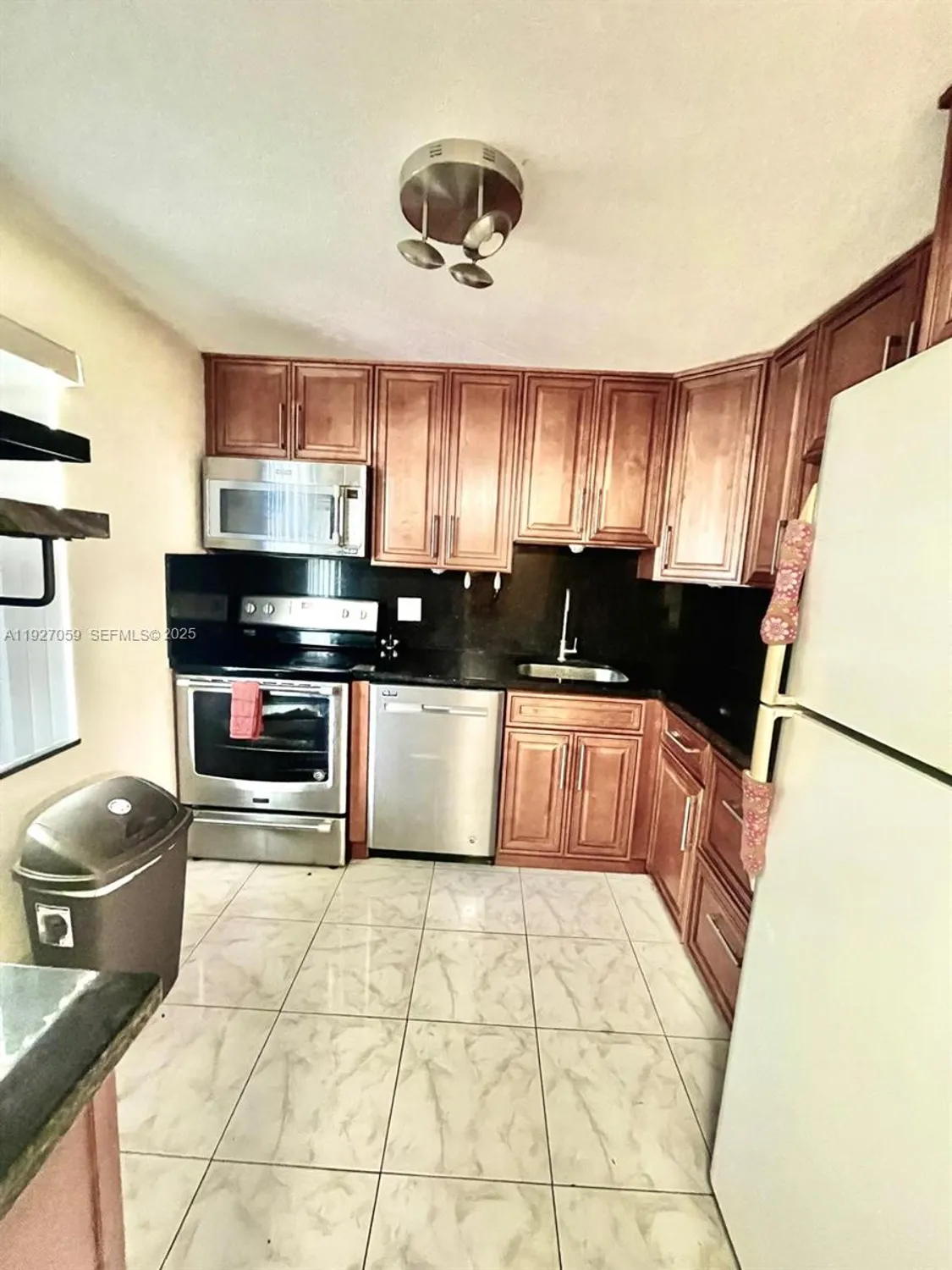 Property Slideshow image 12 of 17 | 7605 nw 5th ct apt 102, Margate, FL, 33063