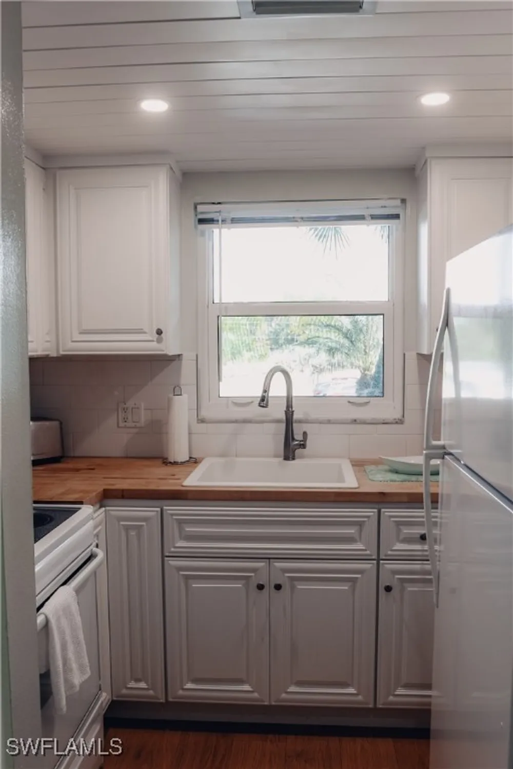 Property Slideshow image 15 of 31 | 1724 pine valley dr 201, Fort Myers, FL, 33907