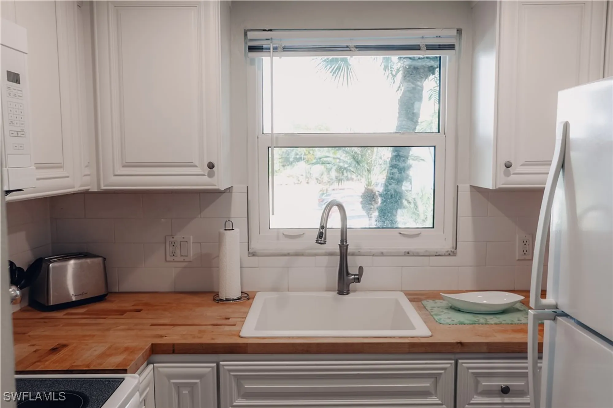 Property Slideshow image 13 of 31 | 1724 pine valley dr 201, Fort Myers, FL, 33907