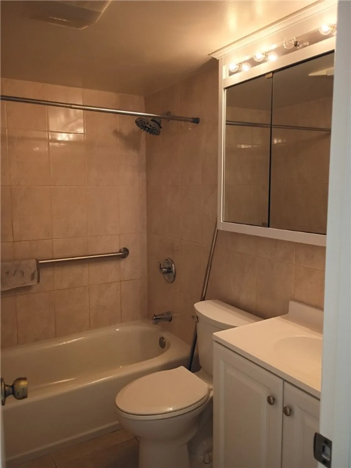 Property Slideshow image 11 of 19 | 130 lyndhurst f, Deerfield Beach, FL, 33442