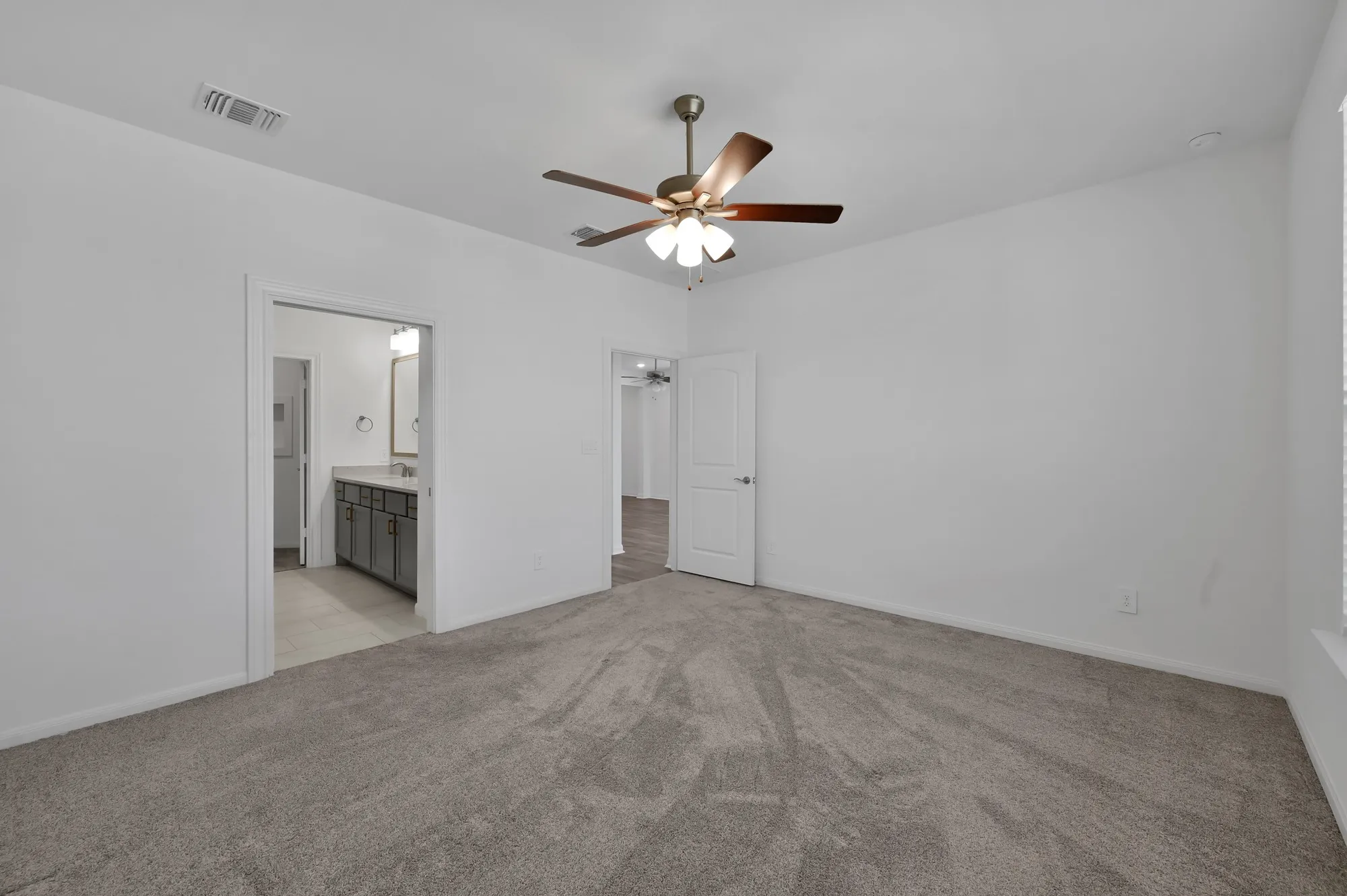 Property Slideshow image 10 of 28 | 9906 monarch landing cv, Willis, TX, 77318