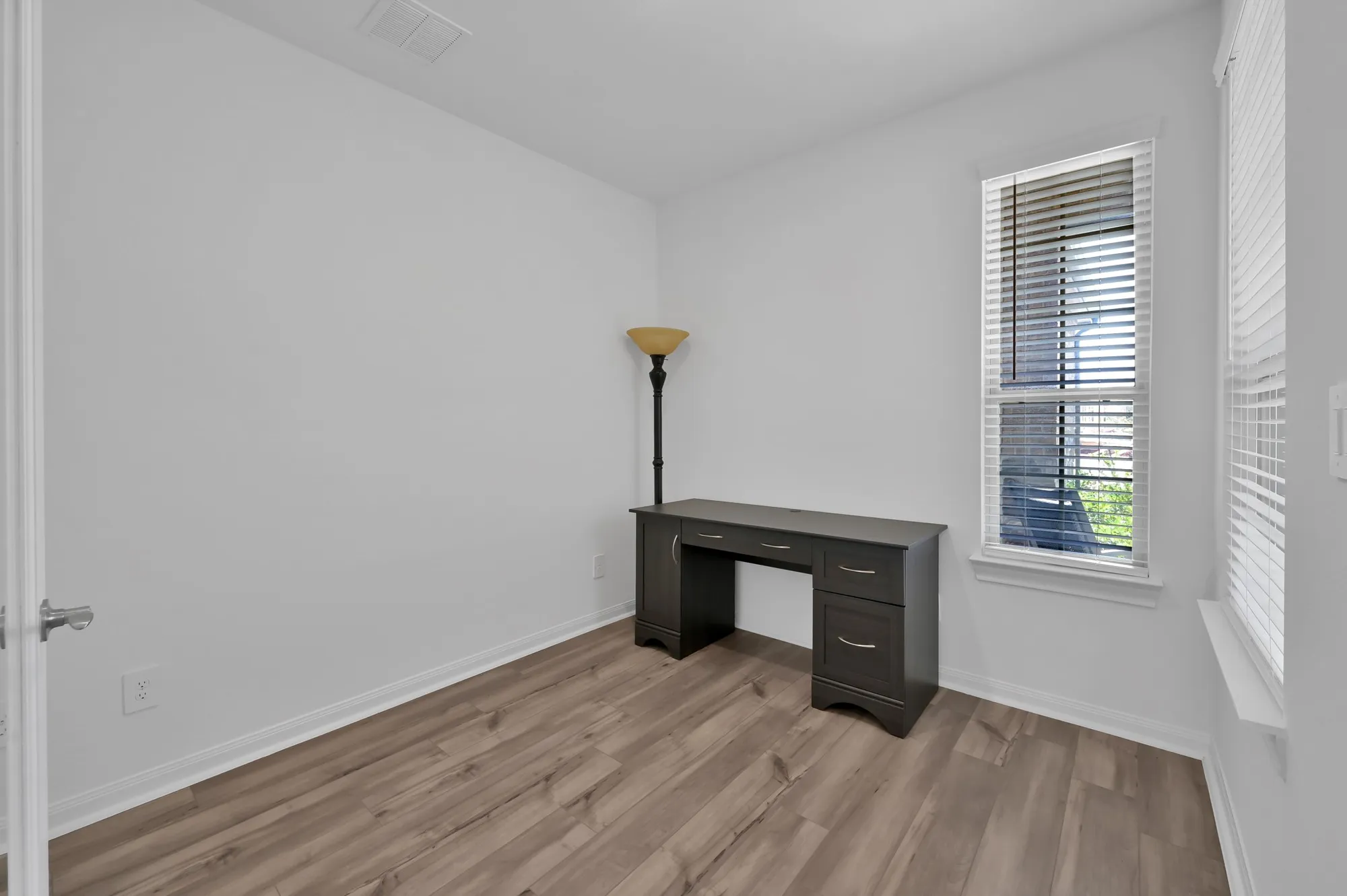 Property Slideshow image 4 of 28 | 9906 monarch landing cv, Willis, TX, 77318