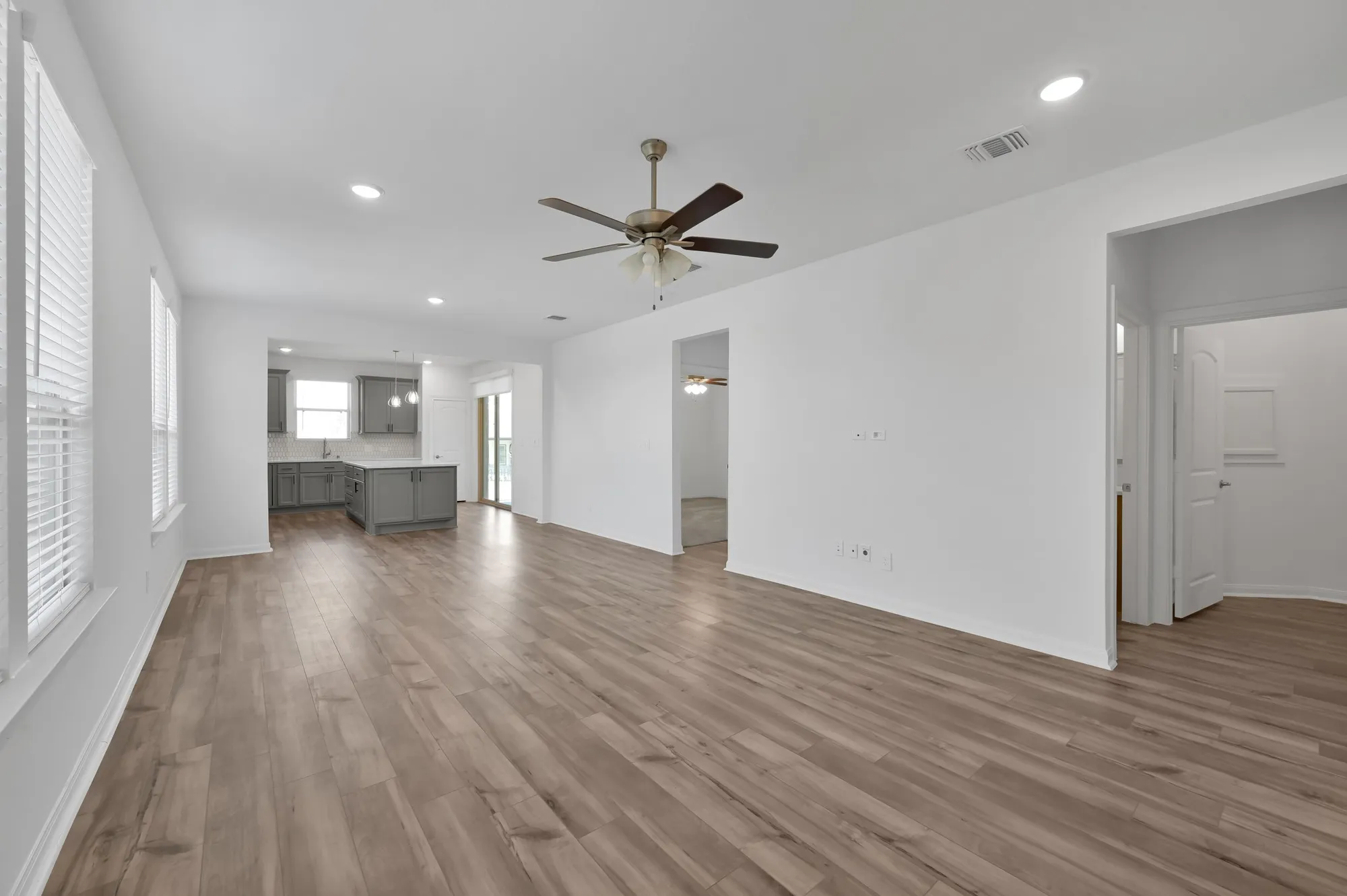 Property Slideshow image 5 of 28 | 9906 monarch landing cv, Willis, TX, 77318