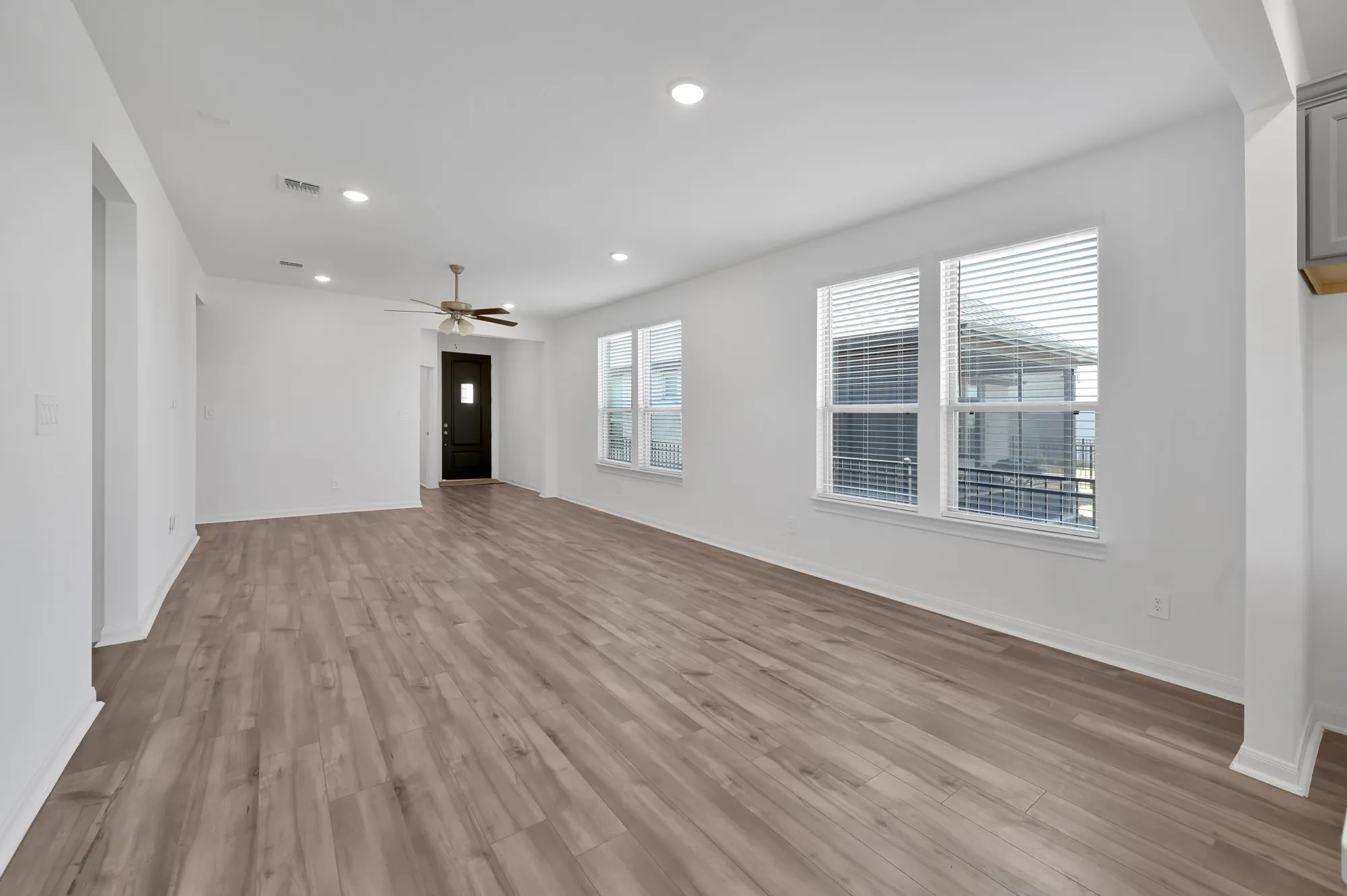 Property Slideshow image 6 of 28 | 9906 monarch landing cv, Willis, TX, 77318