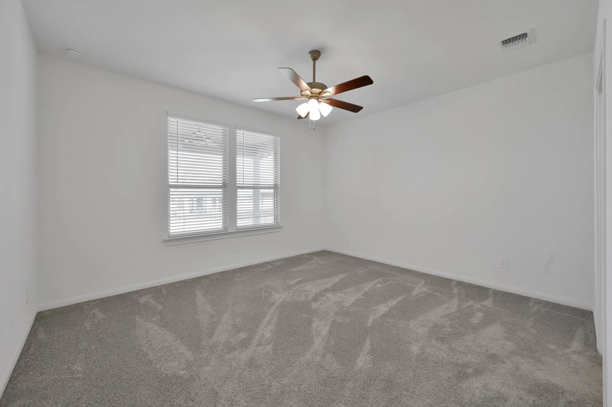 Property Slideshow image 9 of 28 | 9906 monarch landing cv, Willis, TX, 77318