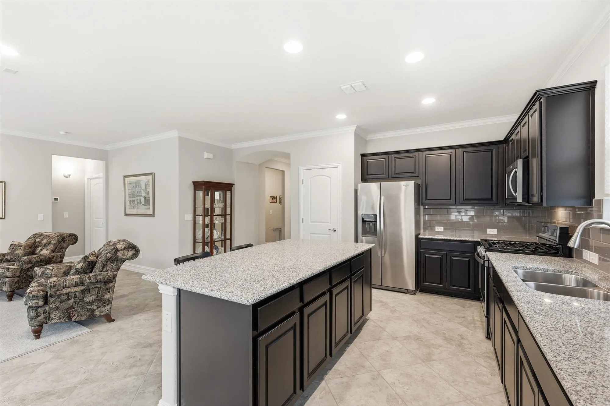 Property Slideshow image 14 of 40 | 1681 port royal ln, Frisco, TX, 75036