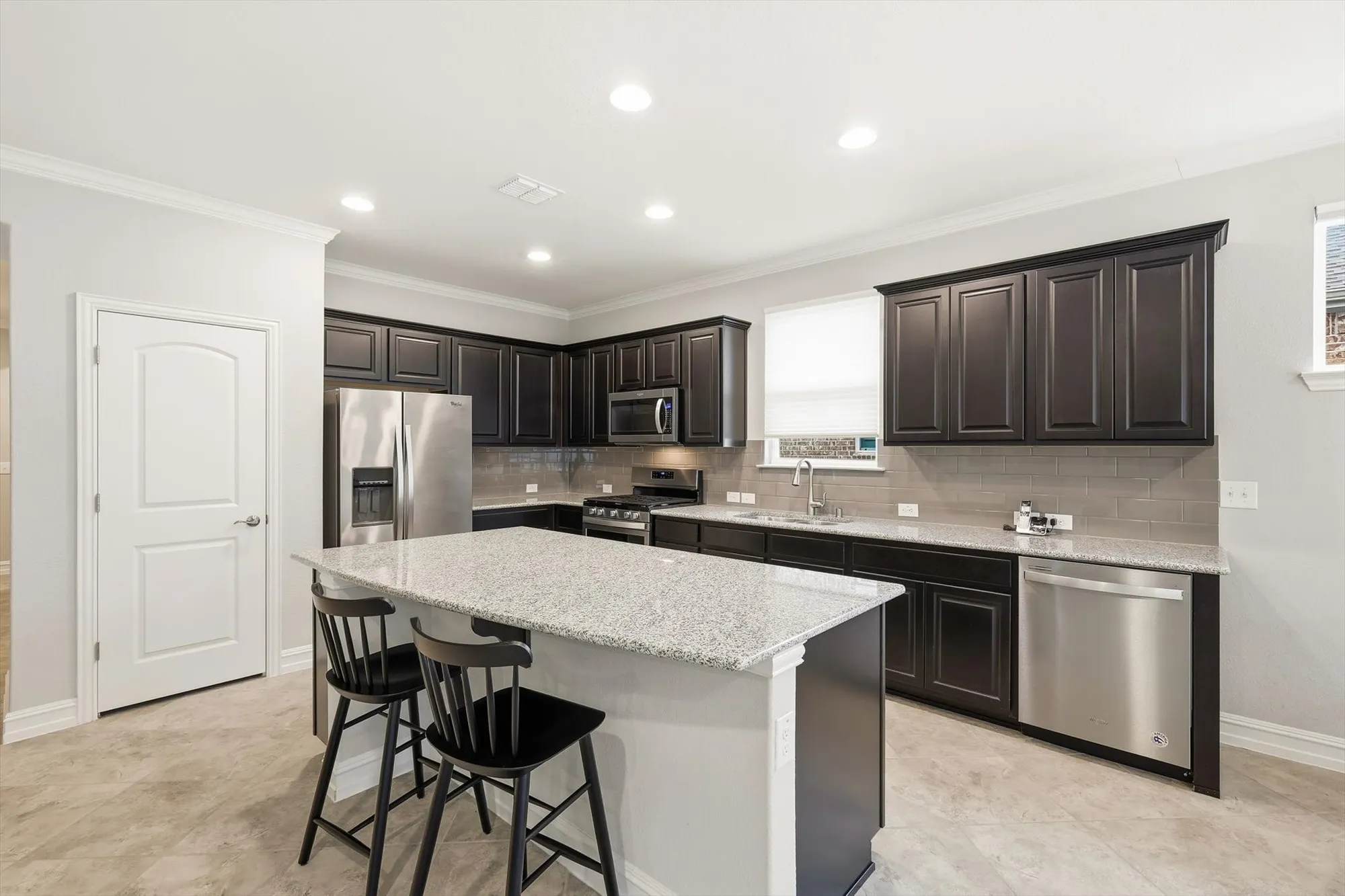 Property Slideshow image 10 of 40 | 1681 port royal ln, Frisco, TX, 75036